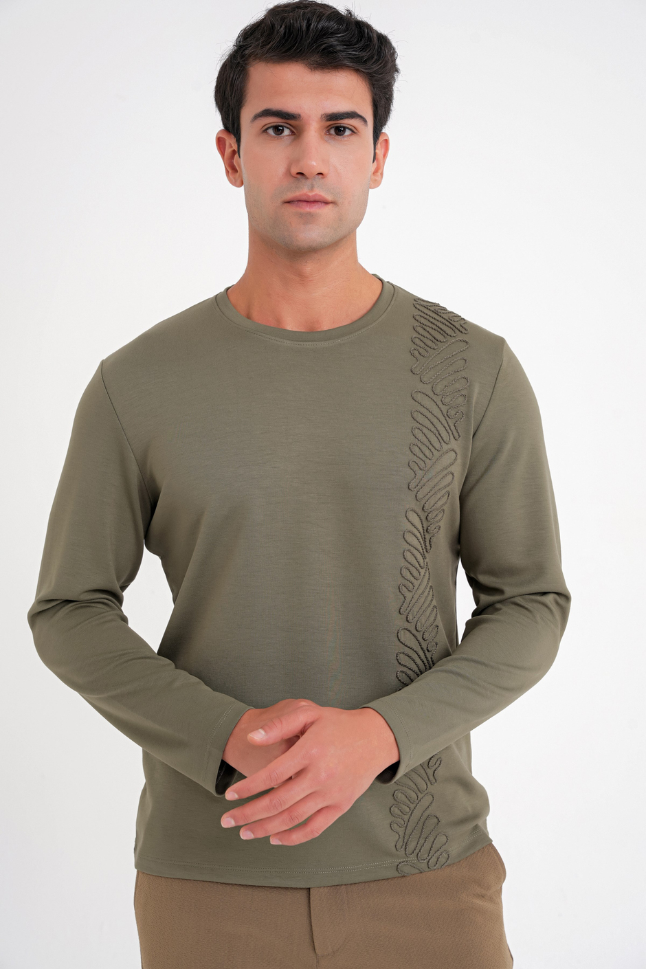 Comfort Fit Önü Nakışlı Pamuklu Bisiklet Yaka Uzun Kollu Haki Tişört TS 920