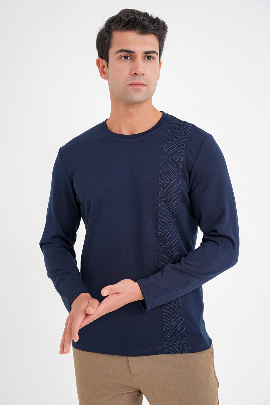 Comfort Fit Önü Nakışlı Pamuklu Bisiklet Yaka Uzun Kollu Lacivert Tişört TS 920