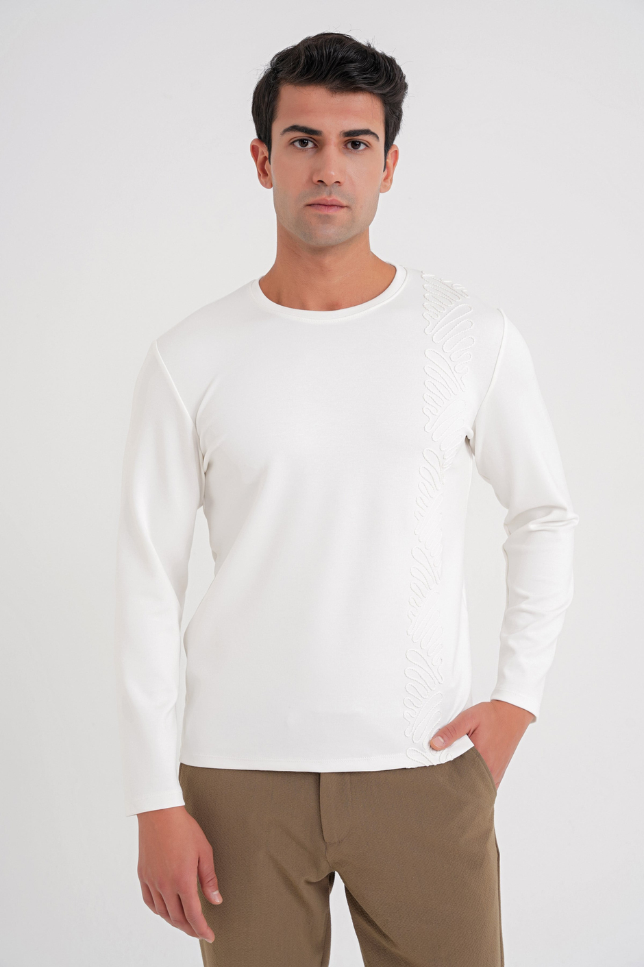 Comfort Fit Önü Nakışlı Pamuklu Bisiklet Yaka Uzun Kollu Ekru Tişört TS 920