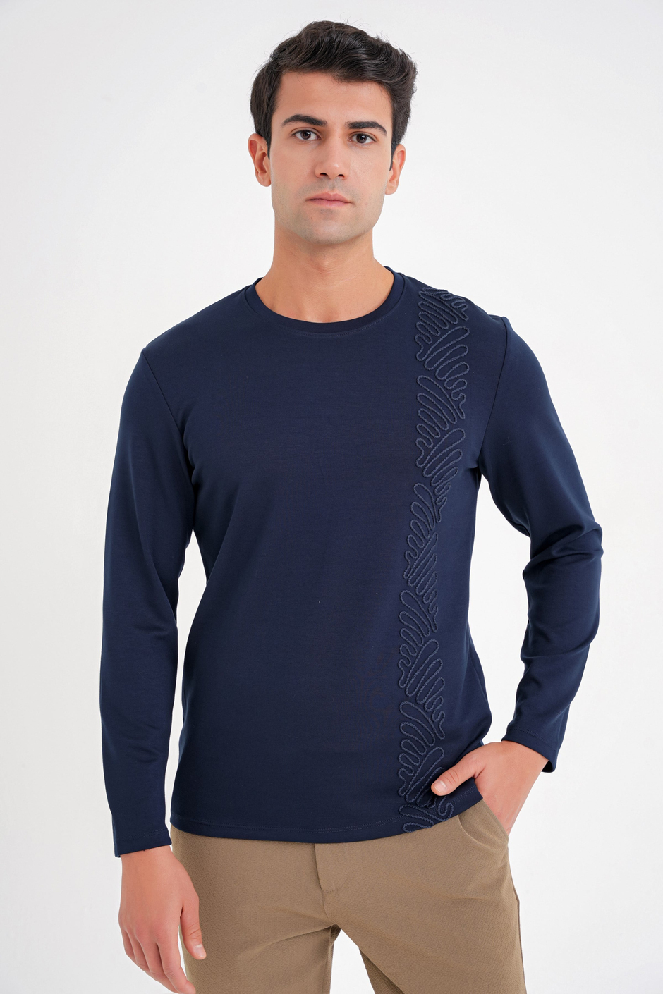 Comfort Fit Önü Nakışlı Pamuklu Bisiklet Yaka Uzun Kollu Lacivert Tişört TS 920