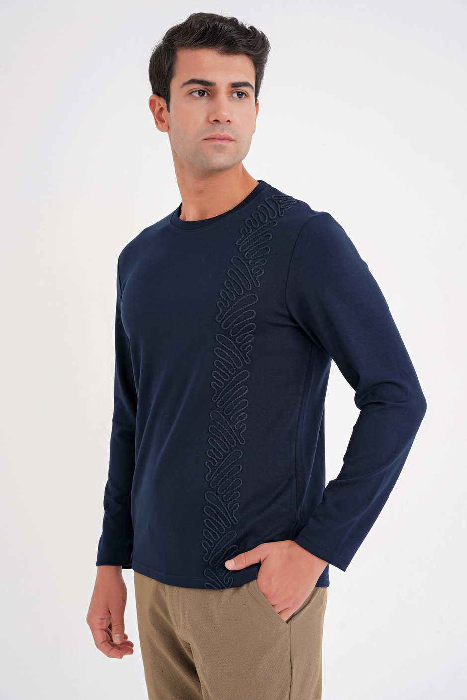 Comfort Fit Önü Nakışlı Pamuklu Bisiklet Yaka Uzun Kollu Lacivert Tişört TS 920