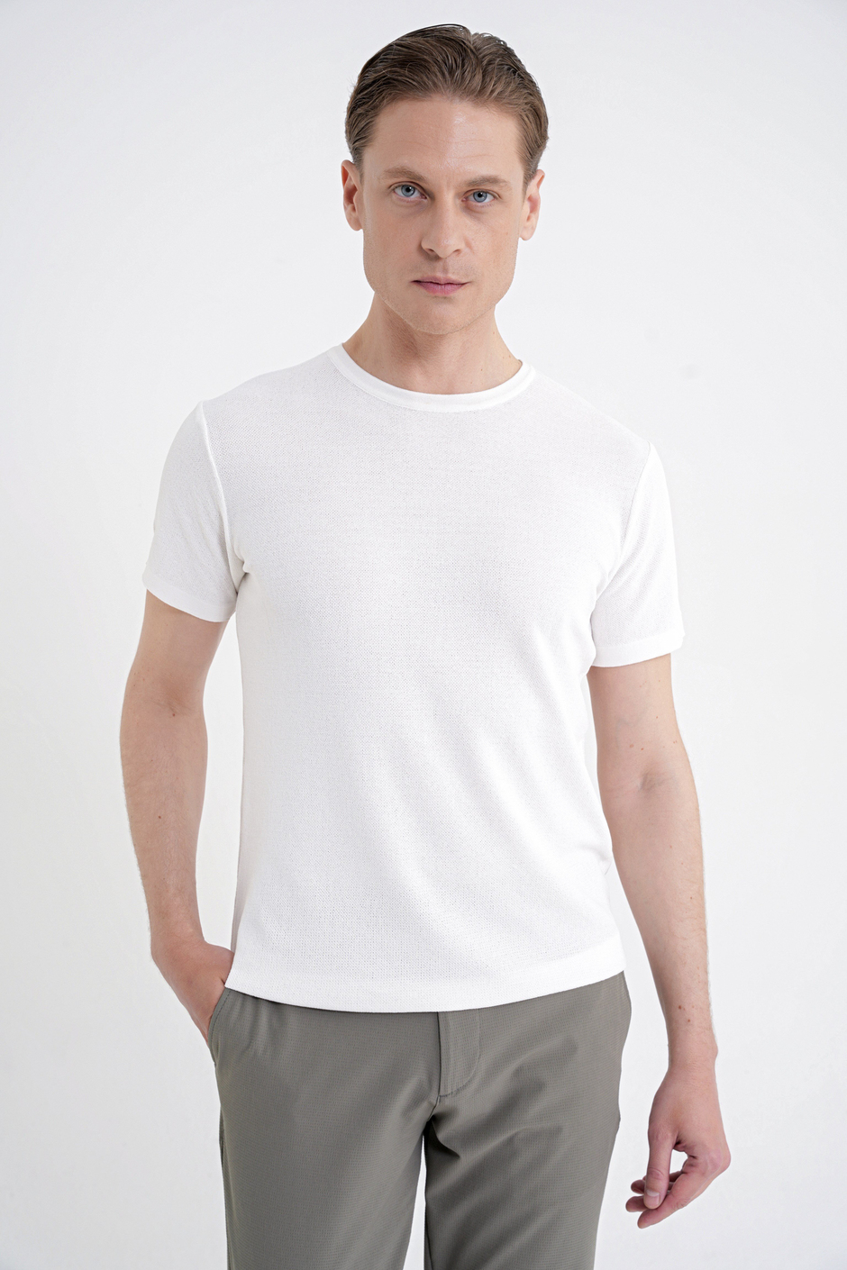 Comfort Fit Rayon Karışımlı Bisiklet Yaka Ekru Triko Tişört TS 925 