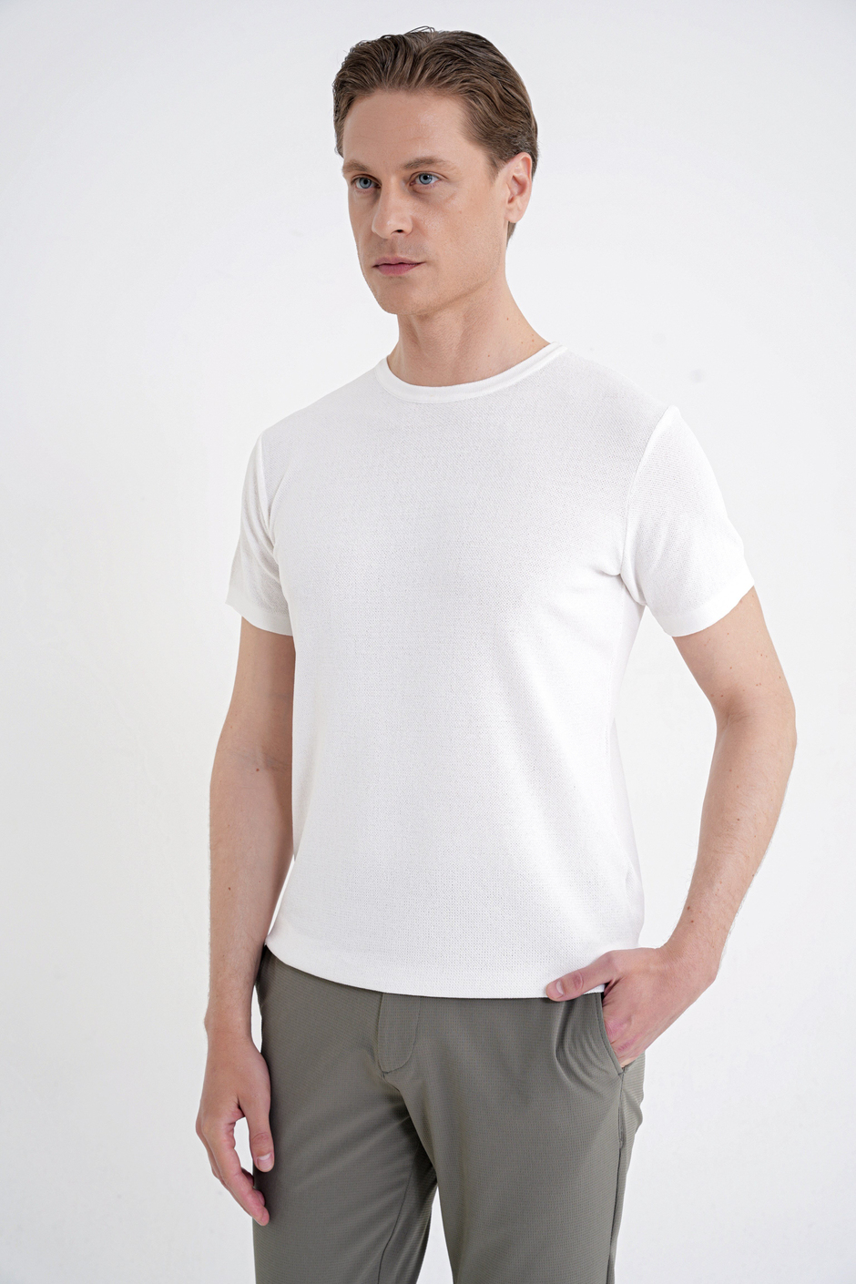 Comfort Fit Rayon Karışımlı Bisiklet Yaka Ekru Triko Tişört TS 925 