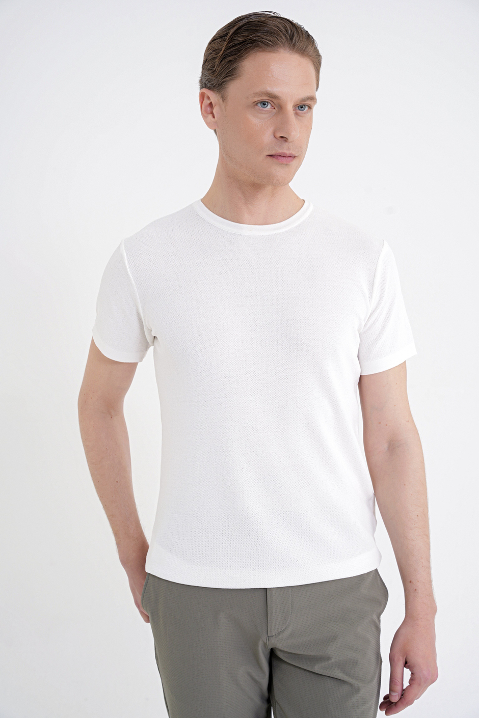 Comfort Fit Rayon Karışımlı Bisiklet Yaka Ekru Triko Tişört TS 925 