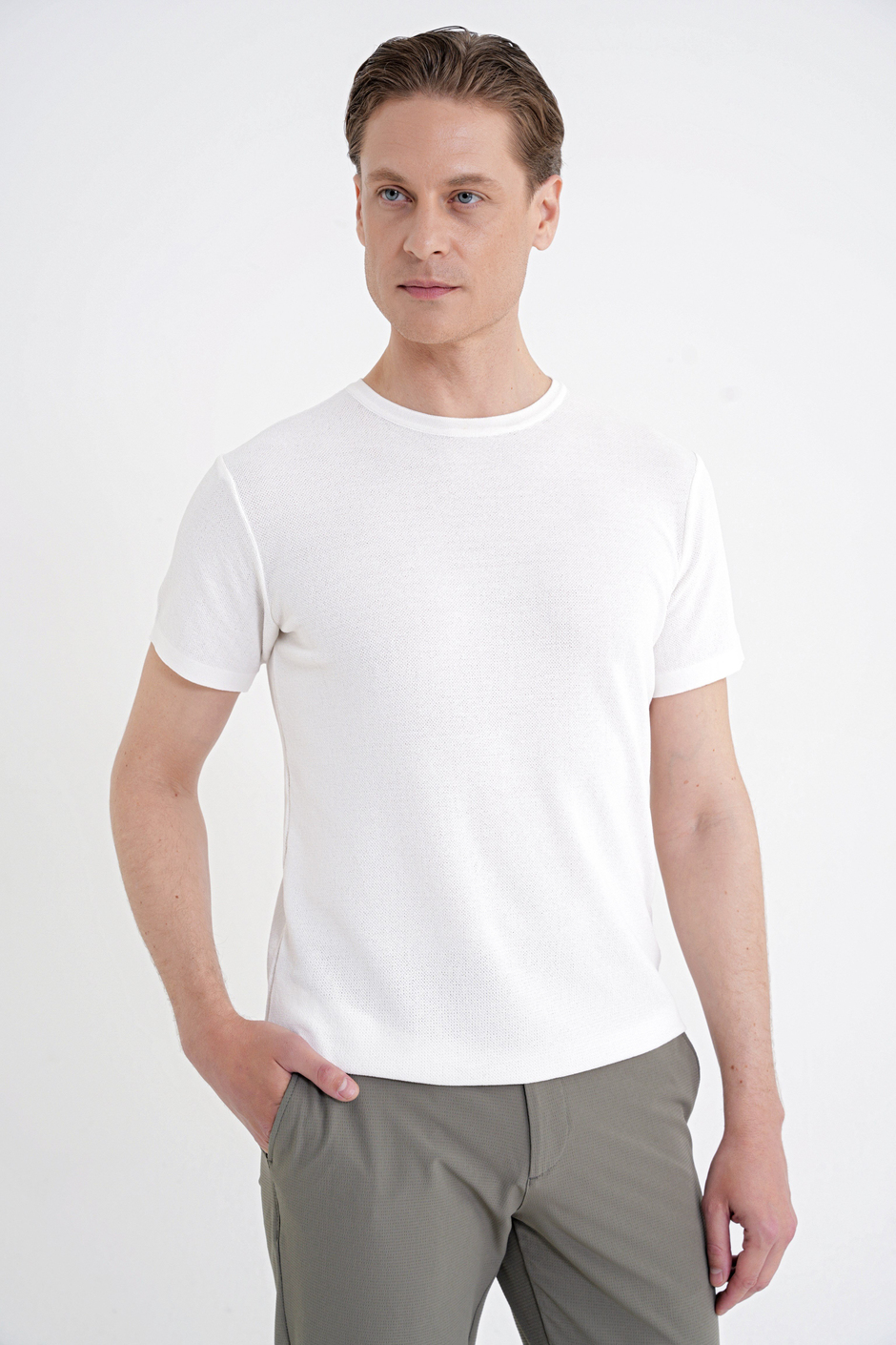 Comfort Fit Rayon Karışımlı Bisiklet Yaka Ekru Triko Tişört TS 925 