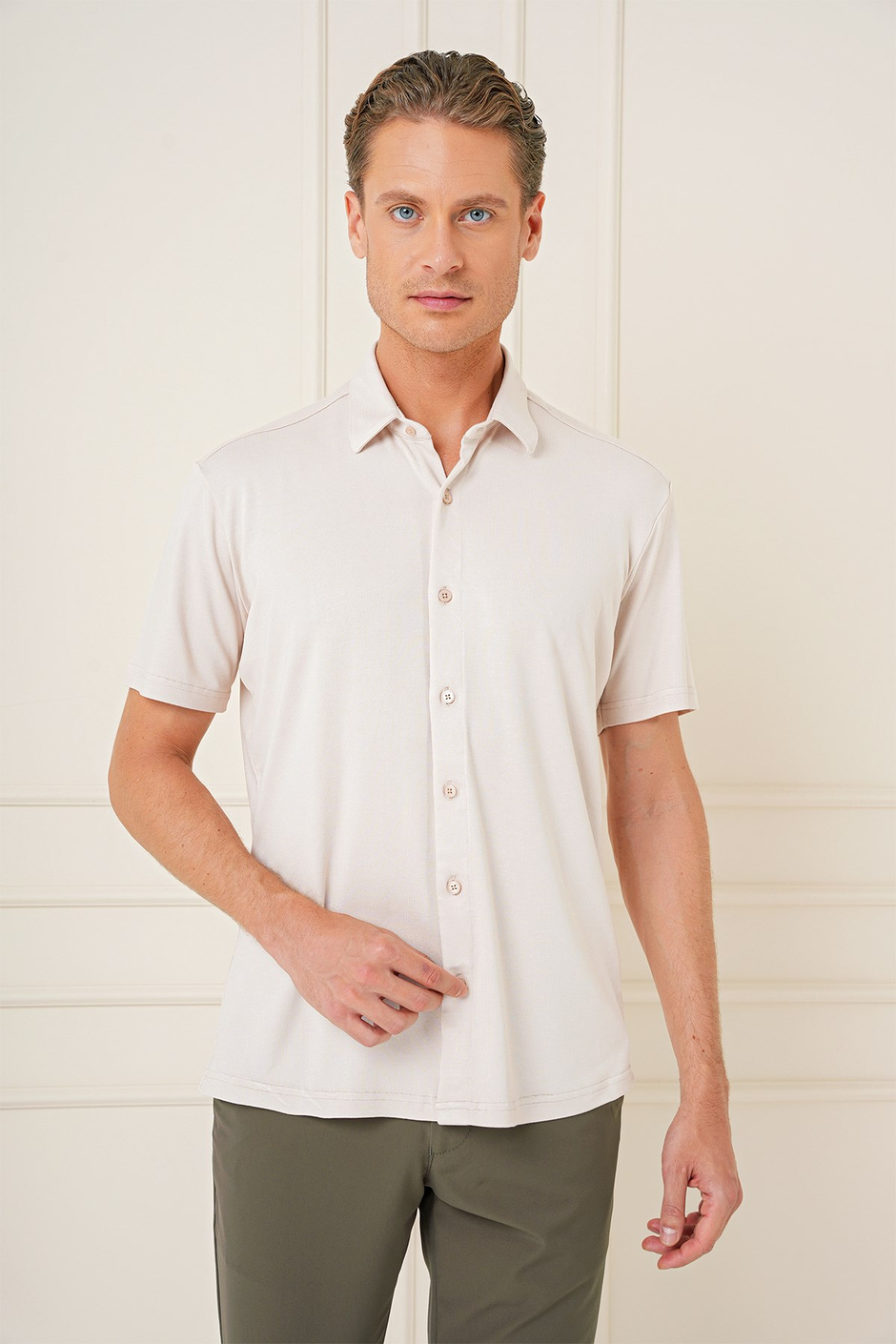 Comfort Fit Spor Yaka Kısa Kollu Esnek Pamuk Bej Gömlek G 1573