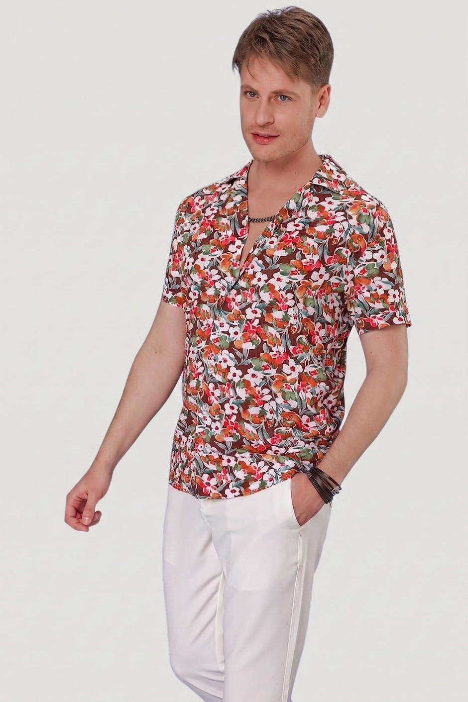 Slim Fit %100 Pamuk Çiçek Desenli Apaş Yaka Kısa Kollulu Kahverengi Gömlek G 1537