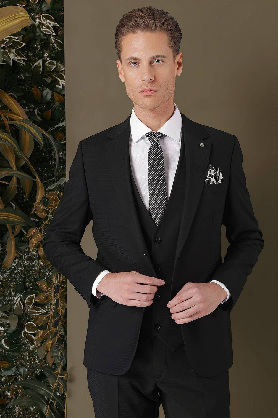 Slim Fit %94 Yün Esnek Pötikare Desenli Siyah Yelekli Takım Elbise TK 887