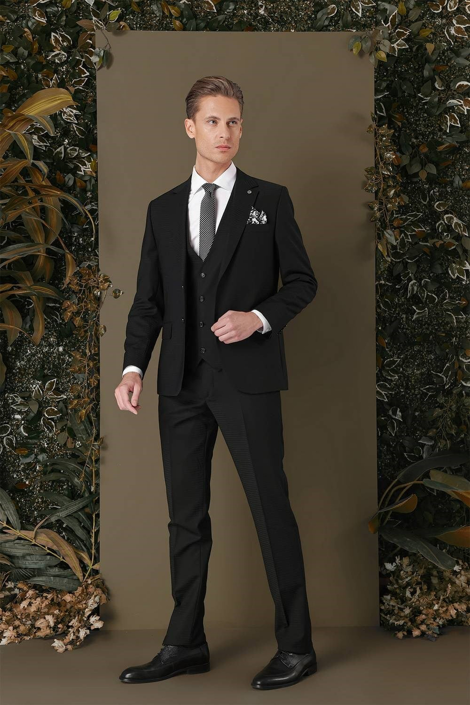 Slim Fit %94 Yün Esnek Pötikare Desenli Siyah Yelekli Takım Elbise TK 887