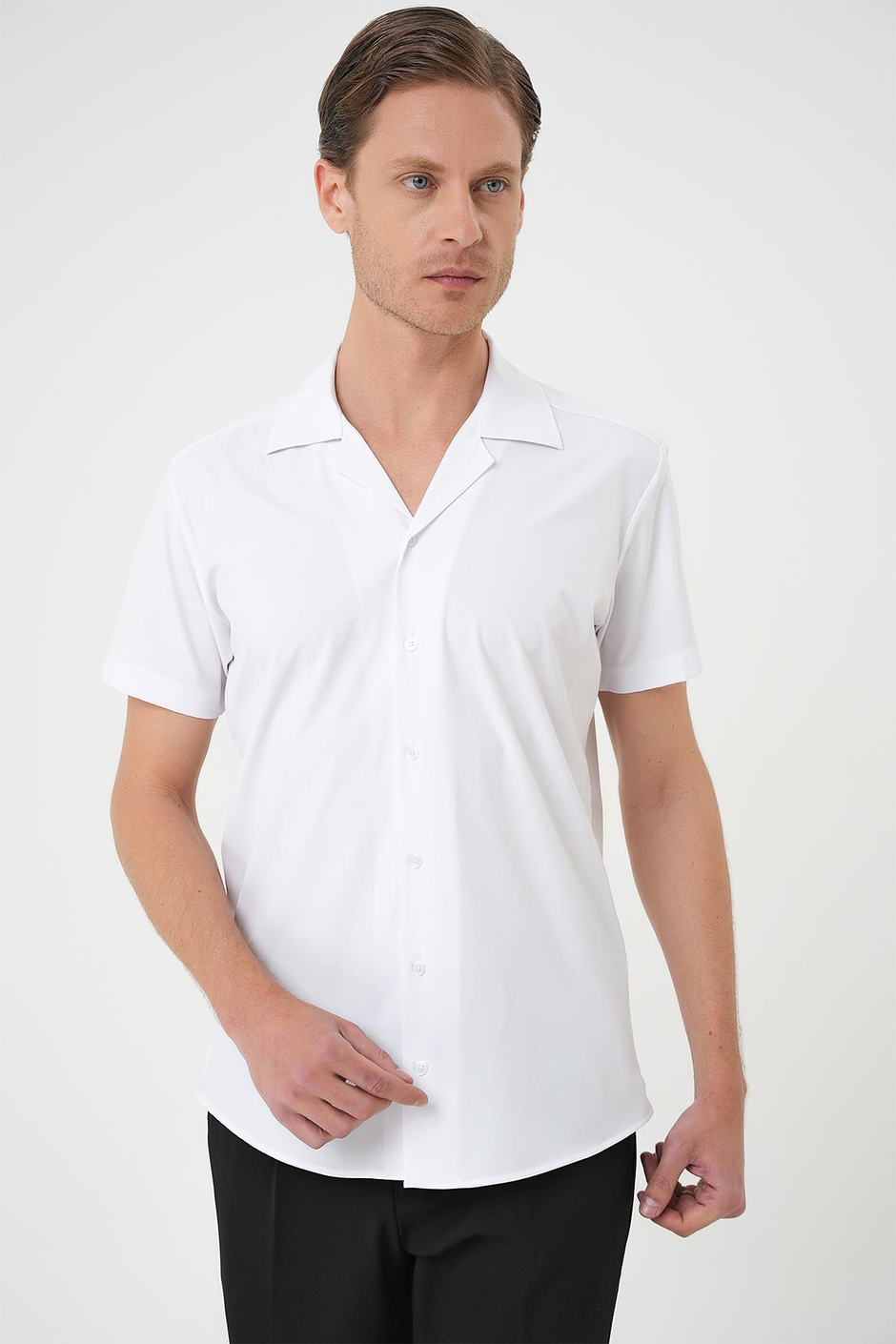 Slim Fit Apaş Yaka Kısa Kollu Esnek Casual Beyaz Gömlek  G 1589