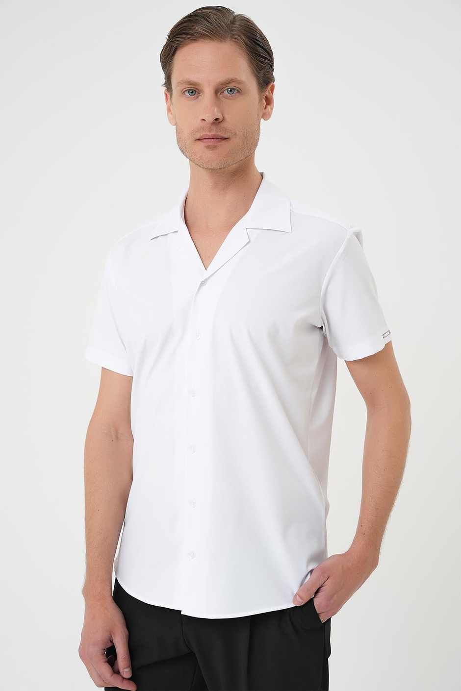 Slim Fit Apaş Yaka Kısa Kollu Esnek Casual Beyaz Gömlek  G 1589
