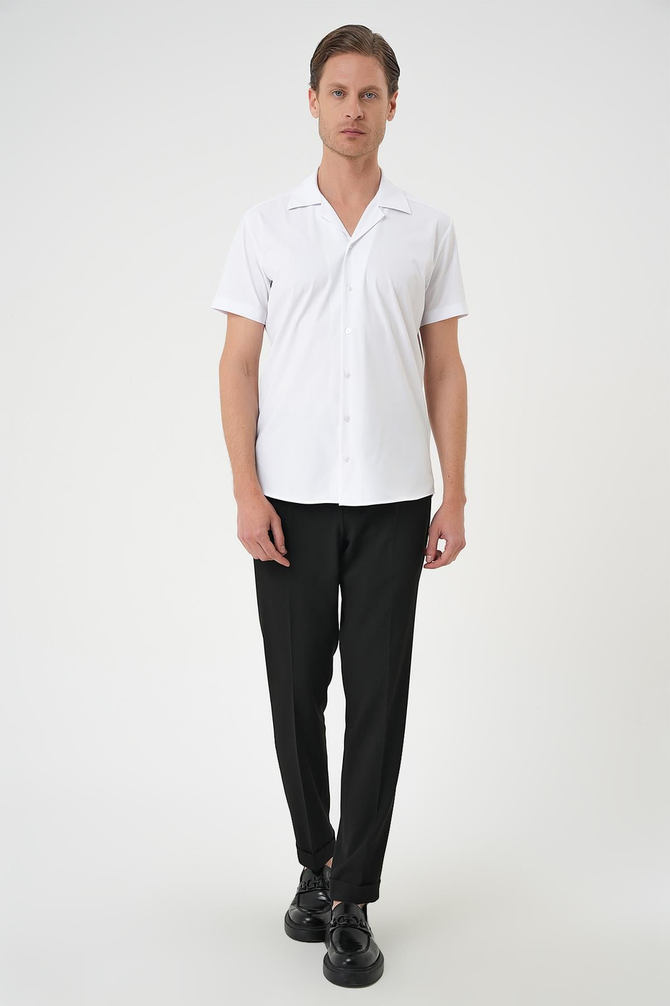 Slim Fit Apaş Yaka Kısa Kollu Esnek Casual Beyaz Gömlek  G 1589