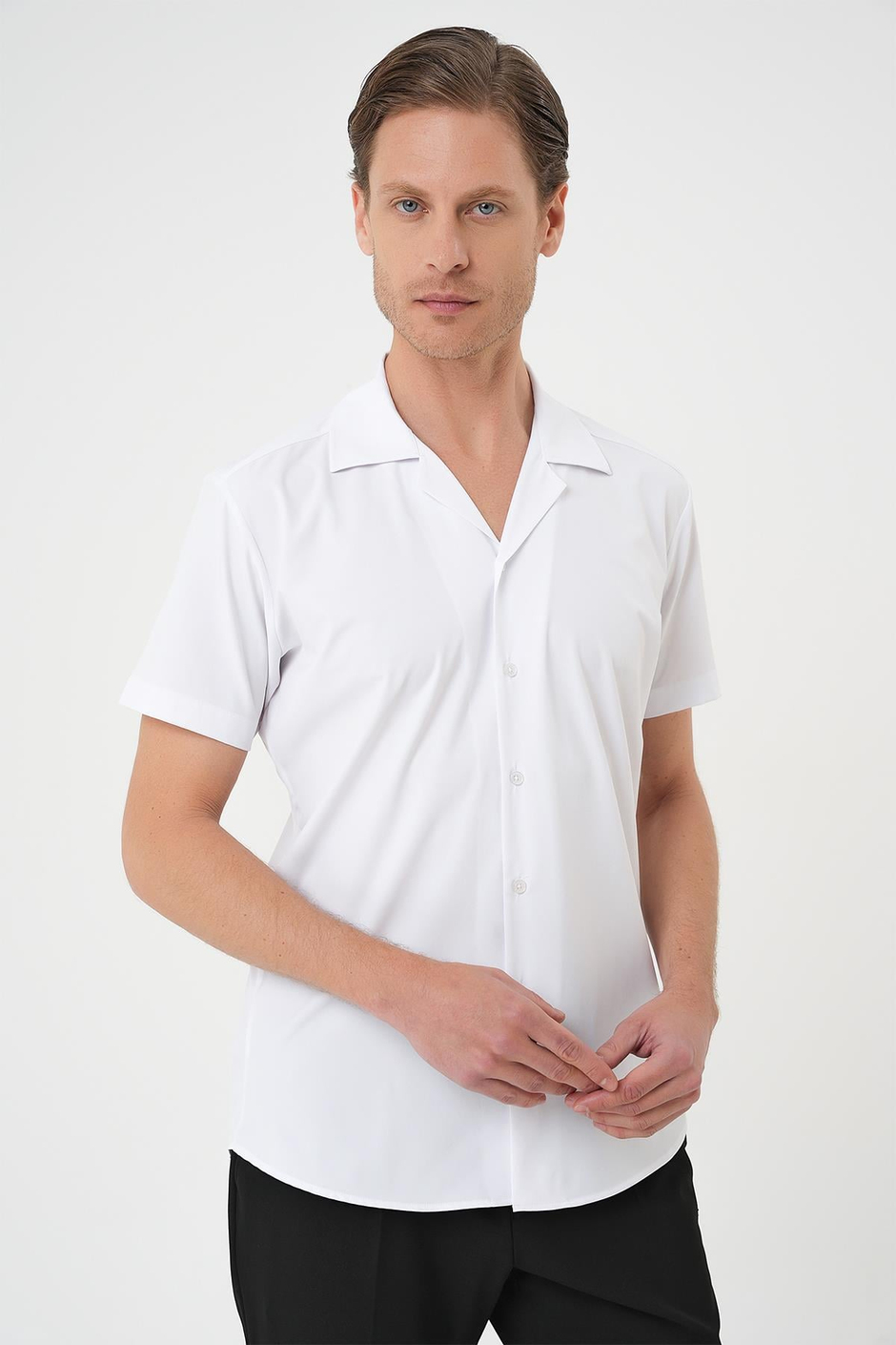 Slim Fit Apaş Yaka Kısa Kollu Esnek Casual Beyaz Gömlek  G 1589