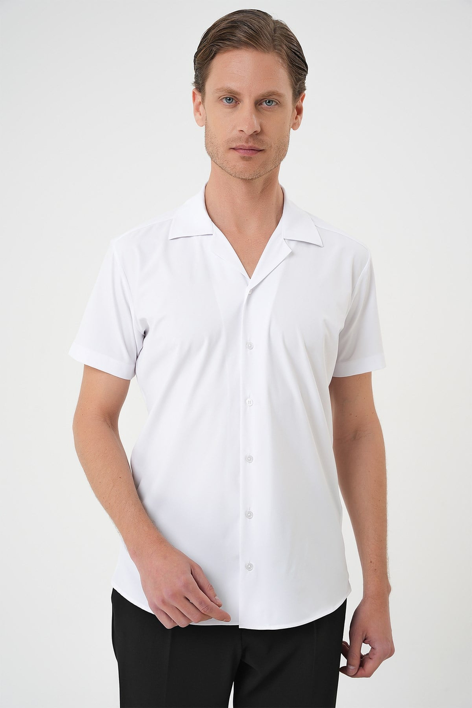 Slim Fit Apaş Yaka Kısa Kollu Esnek Casual Beyaz Gömlek  G 1589