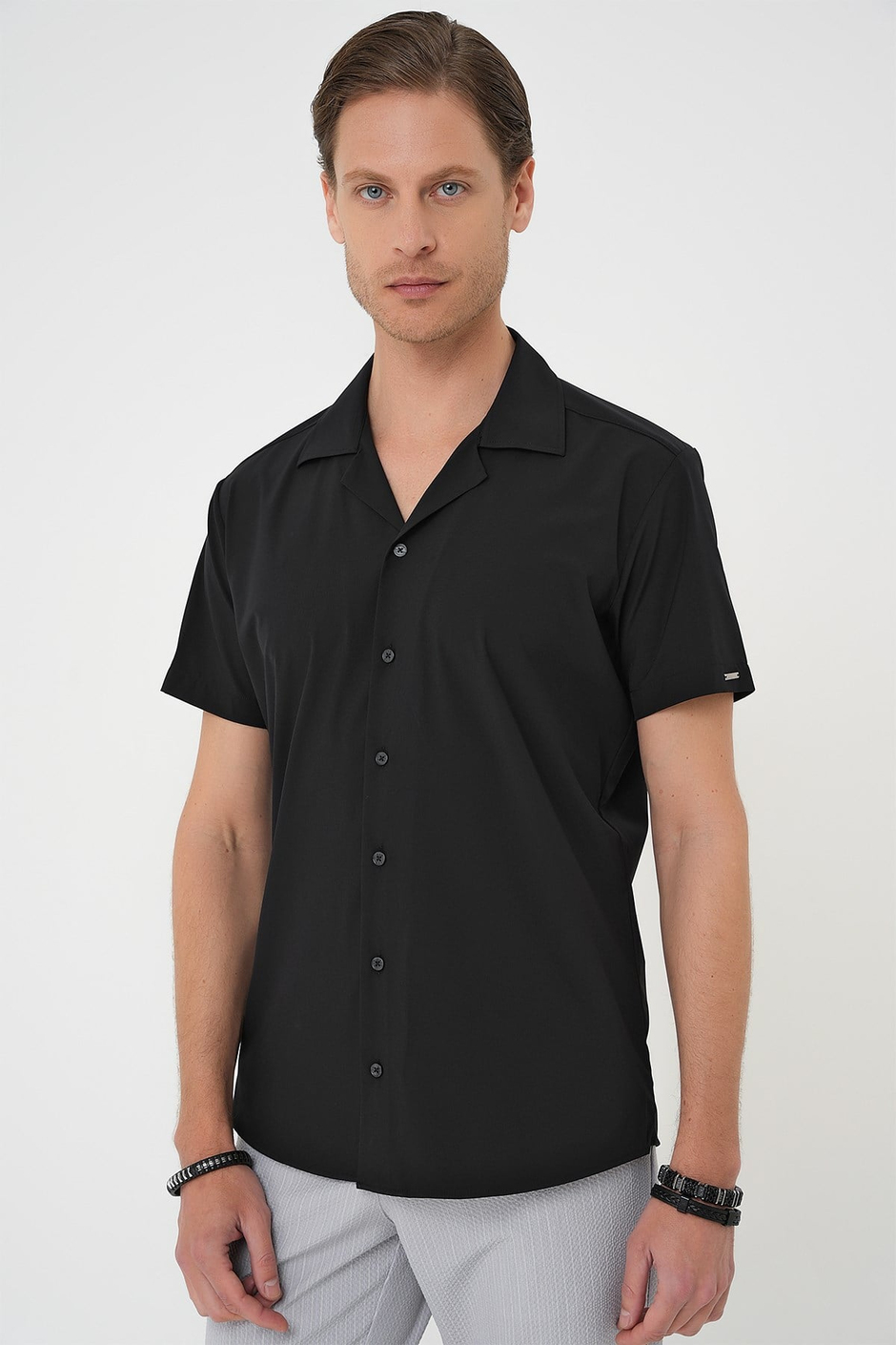 Slim Fit Apaş Yaka Kısa Kollu Esnek Casual Siyah Gömlek  G 1589
