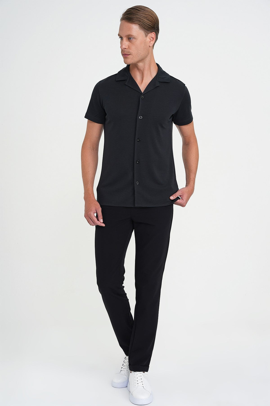 Slim Fit Apaş Yaka Modal Karışımlı Kısa Kollu Siyah Gömlek G 1590