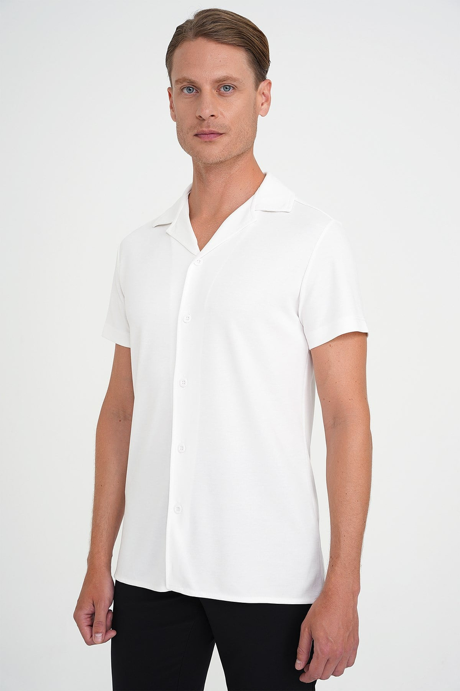 Slim Fit Apaş Yaka Modal Karışımlı Kısa Kollu Beyaz Gömlek G 1590