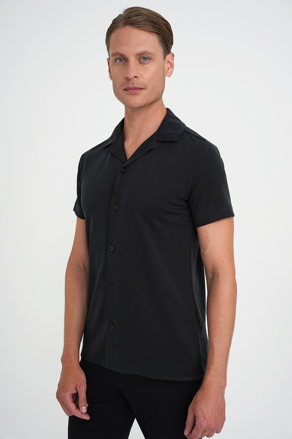Slim Fit Apaş Yaka Modal Karışımlı Kısa Kollu Siyah Gömlek G 1590
