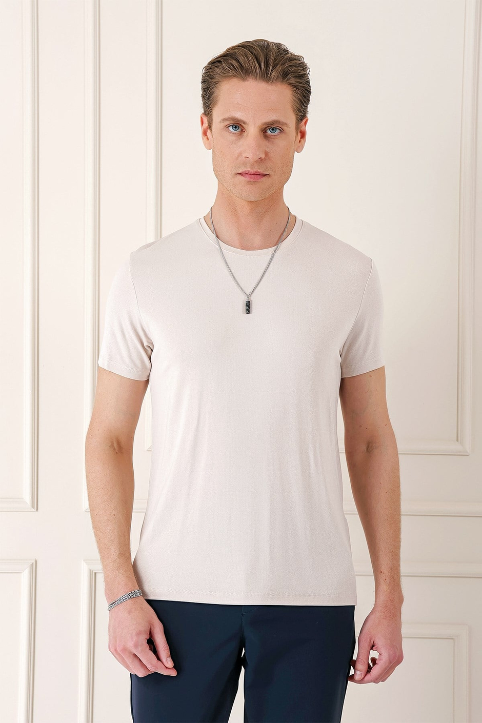 Slim Fit Bisiklet Yaka Esnek Pamuklu Düz Açık Bej Tişört TS 823