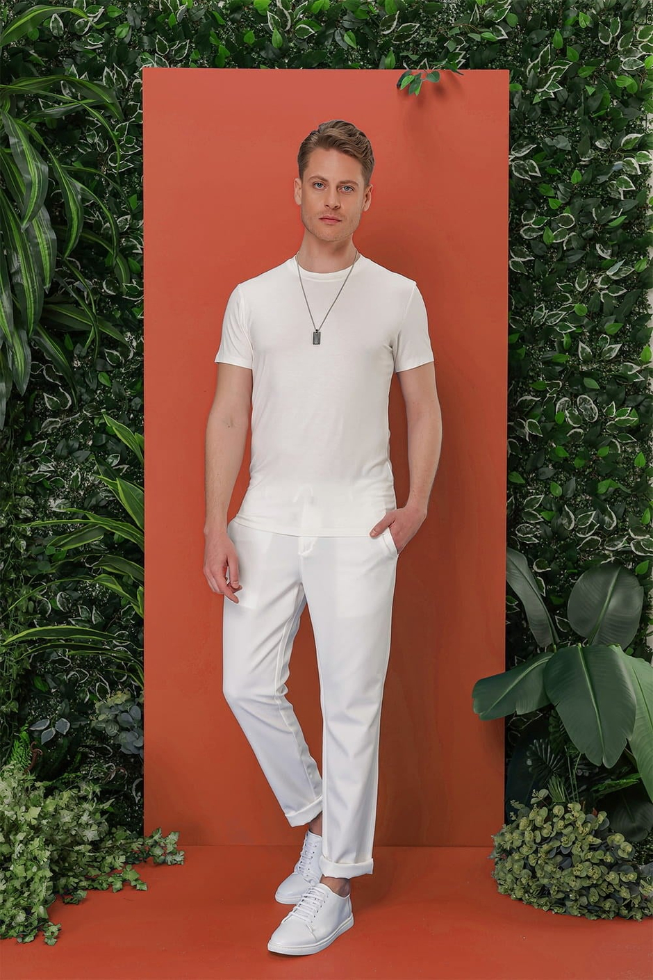 Slim Fit Bisiklet Yaka Esnek Pamuklu Beyaz Tişört TS 847