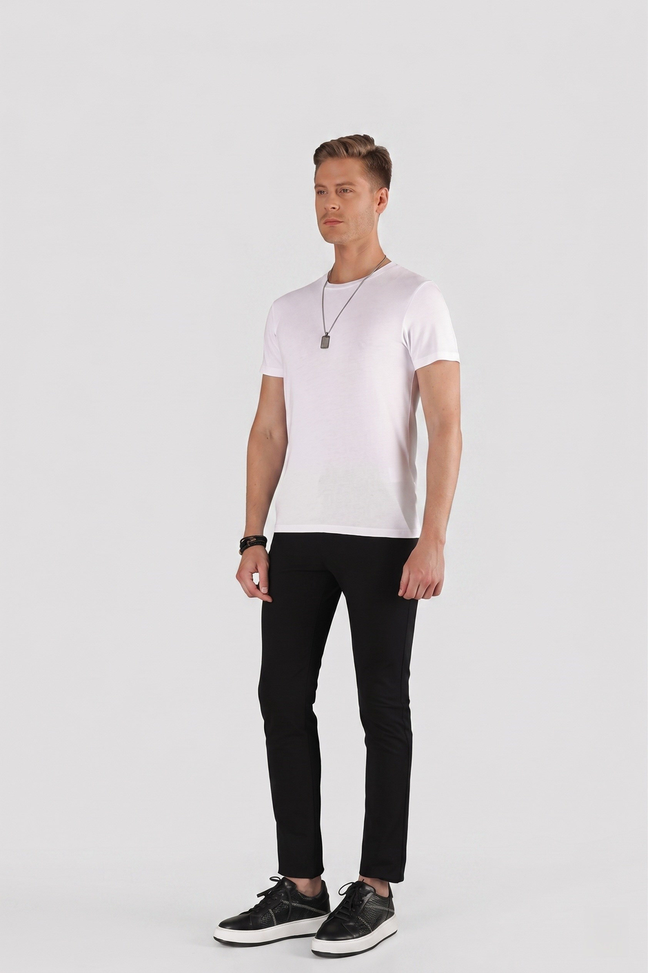 Slim Fit Bisiklet Yaka Esnek Pamuklu Düz Beyaz Tişört TS 823