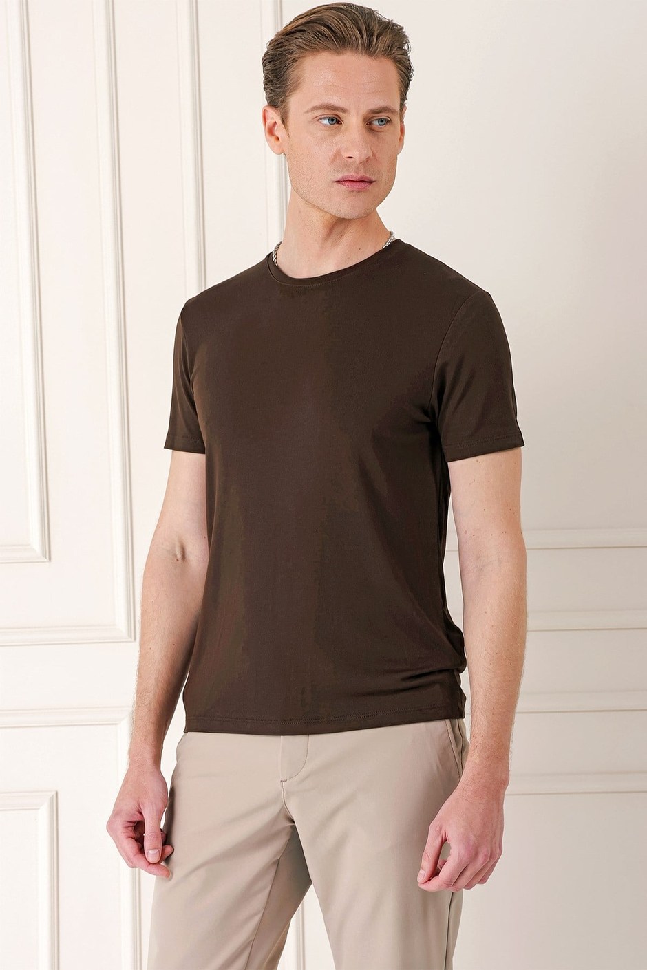 Slim Fit Bisiklet Yaka Esnek Pamuklu Düz Kahverengi Tişört TS 823