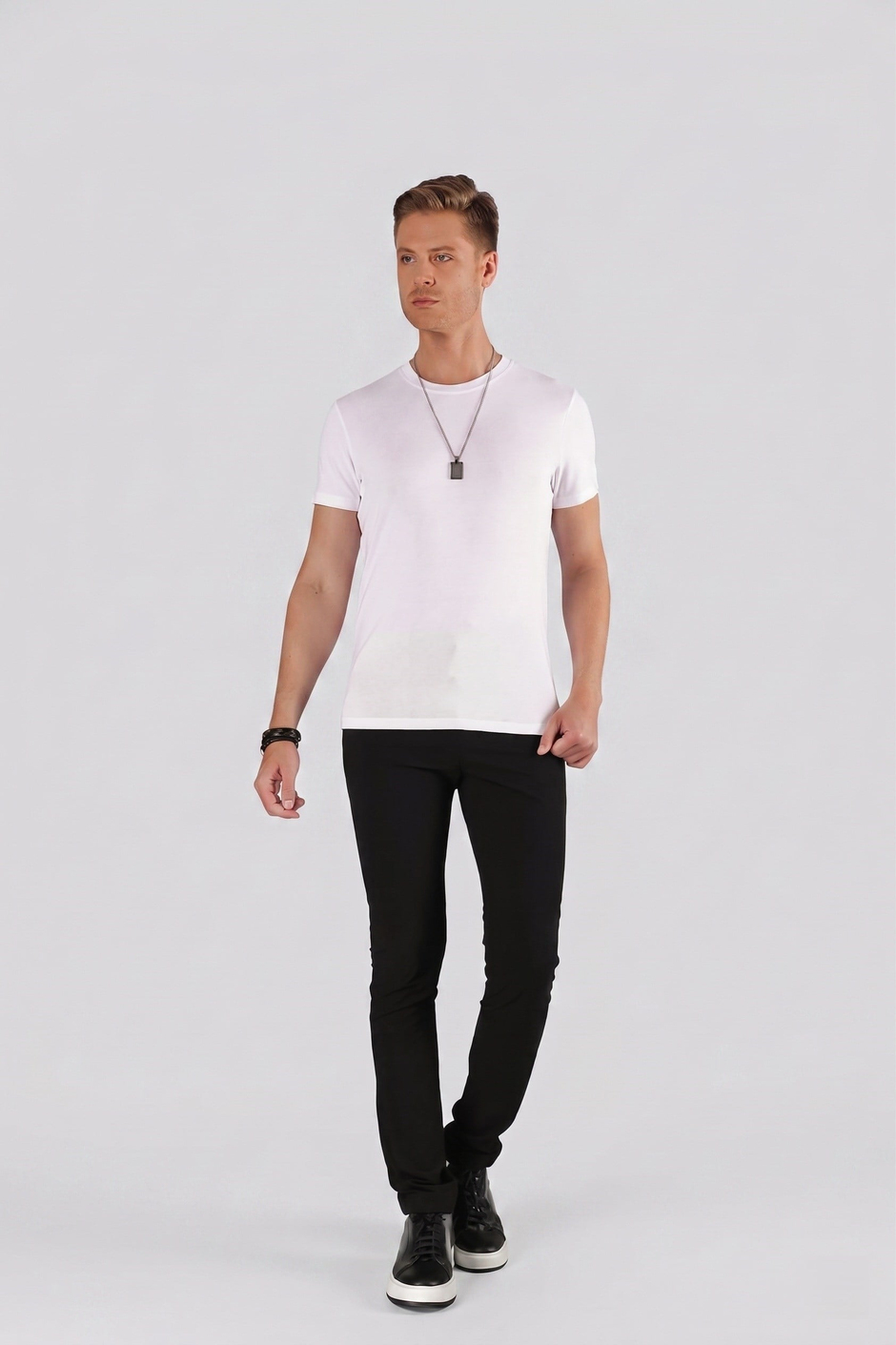 Slim Fit Bisiklet Yaka Esnek Pamuklu Düz Beyaz Tişört TS 823