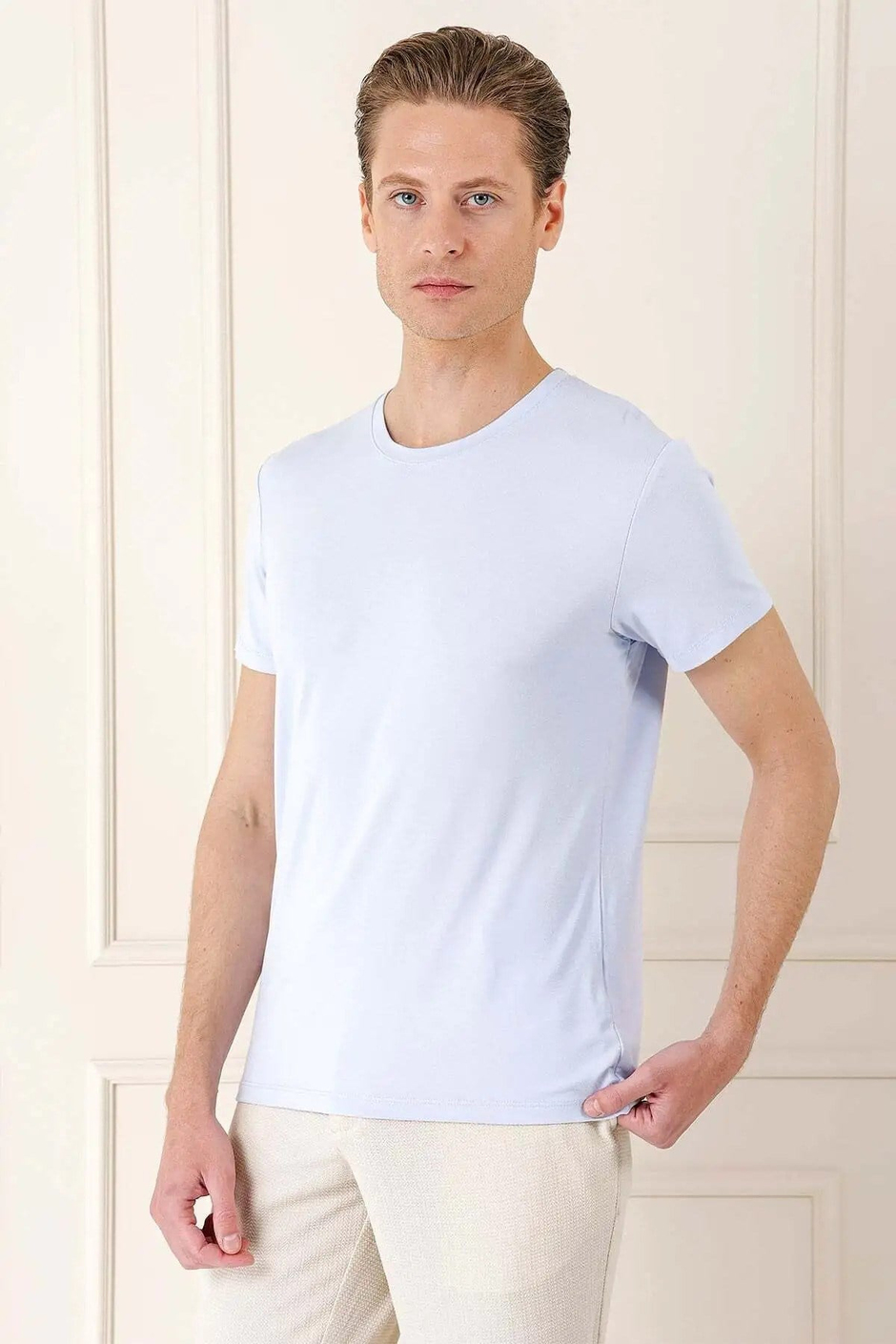 Slim Fit Bisiklet Yaka Esnek Pamuklu Düz Buz Mavi Tişört TS 823