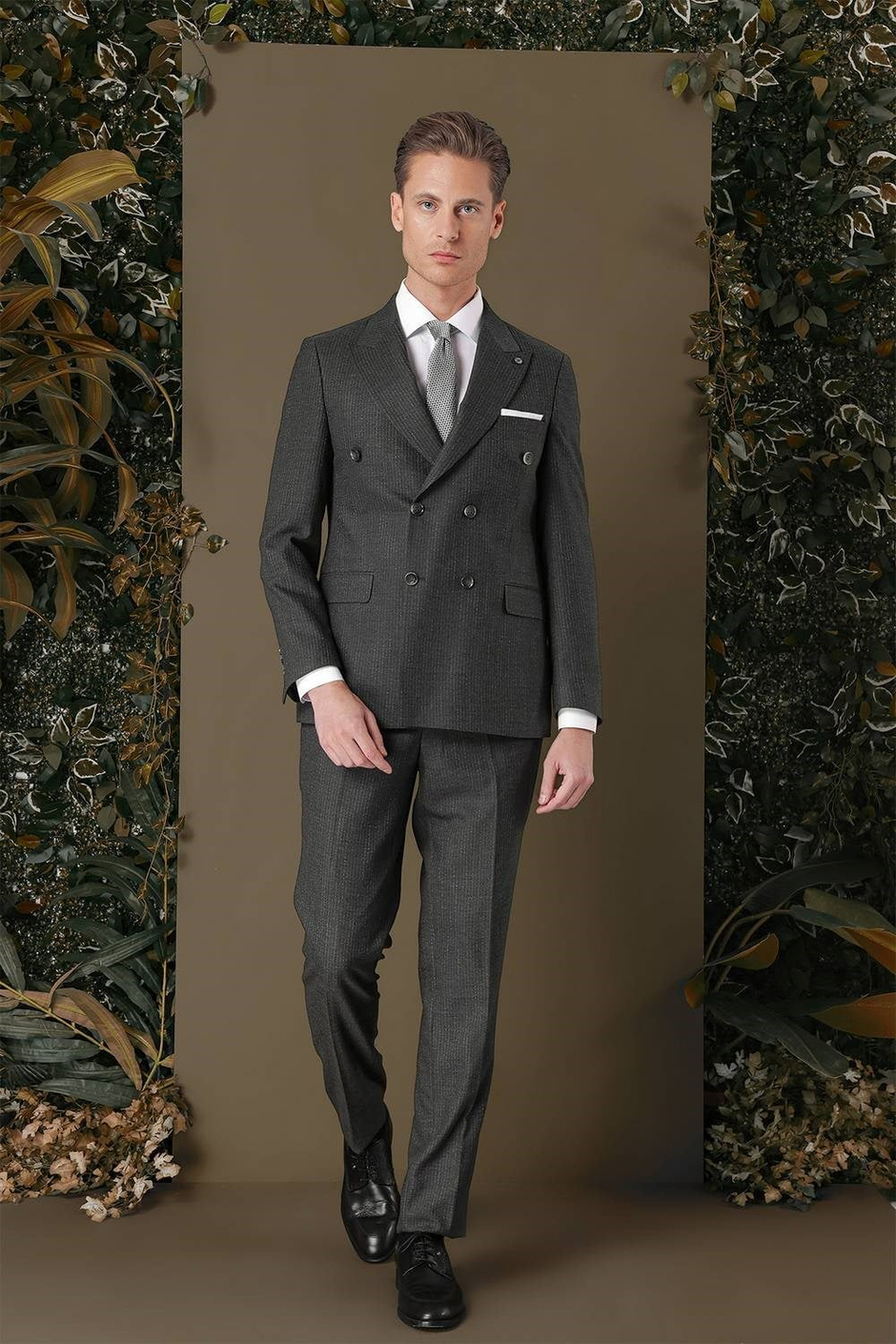 Slim Fit Çift Yırtmaç Çizgili Füme Kruvaze Takım Elbise TK 884