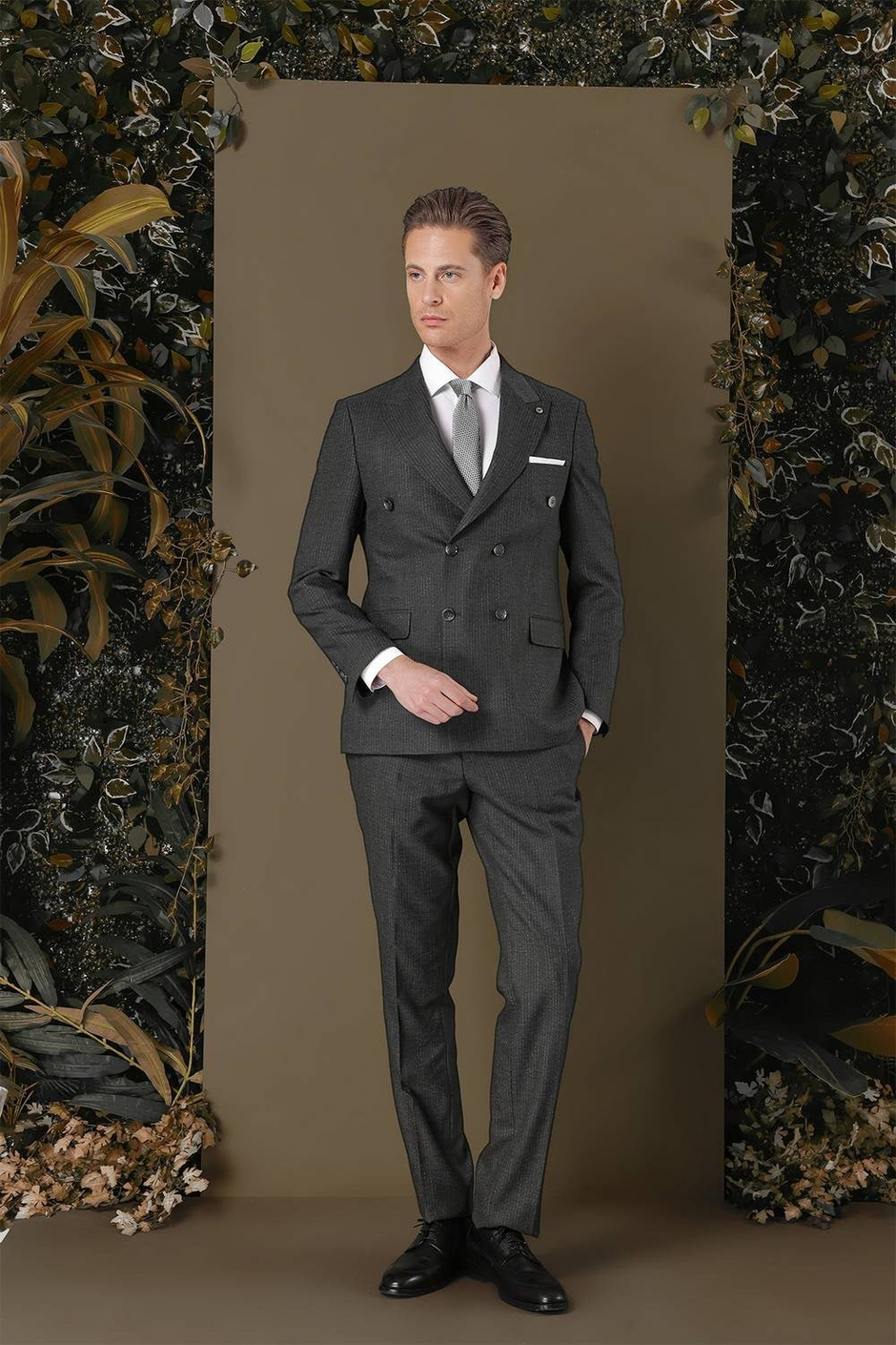 Slim Fit Çift Yırtmaç Çizgili Füme Kruvaze Takım Elbise TK 884