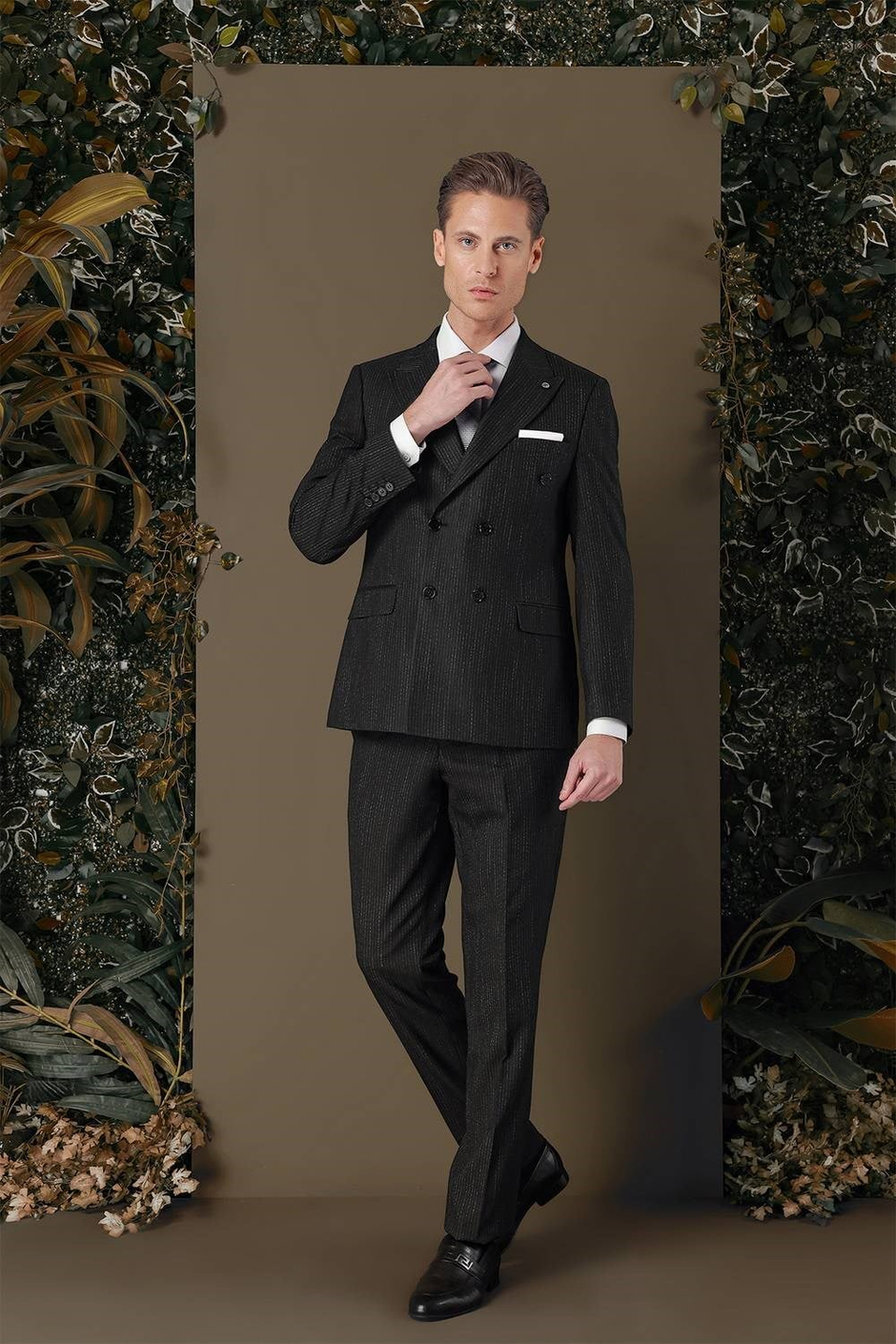 Slim Fit Çift Yırtmaç Çizgili Lacivert Kruvaze Takım Elbise TK 884