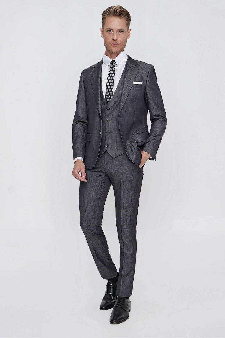 Slim Fit Çift Yırtmaç Doku Desenli Antrasit Yelekli Takım Elbise TK 858