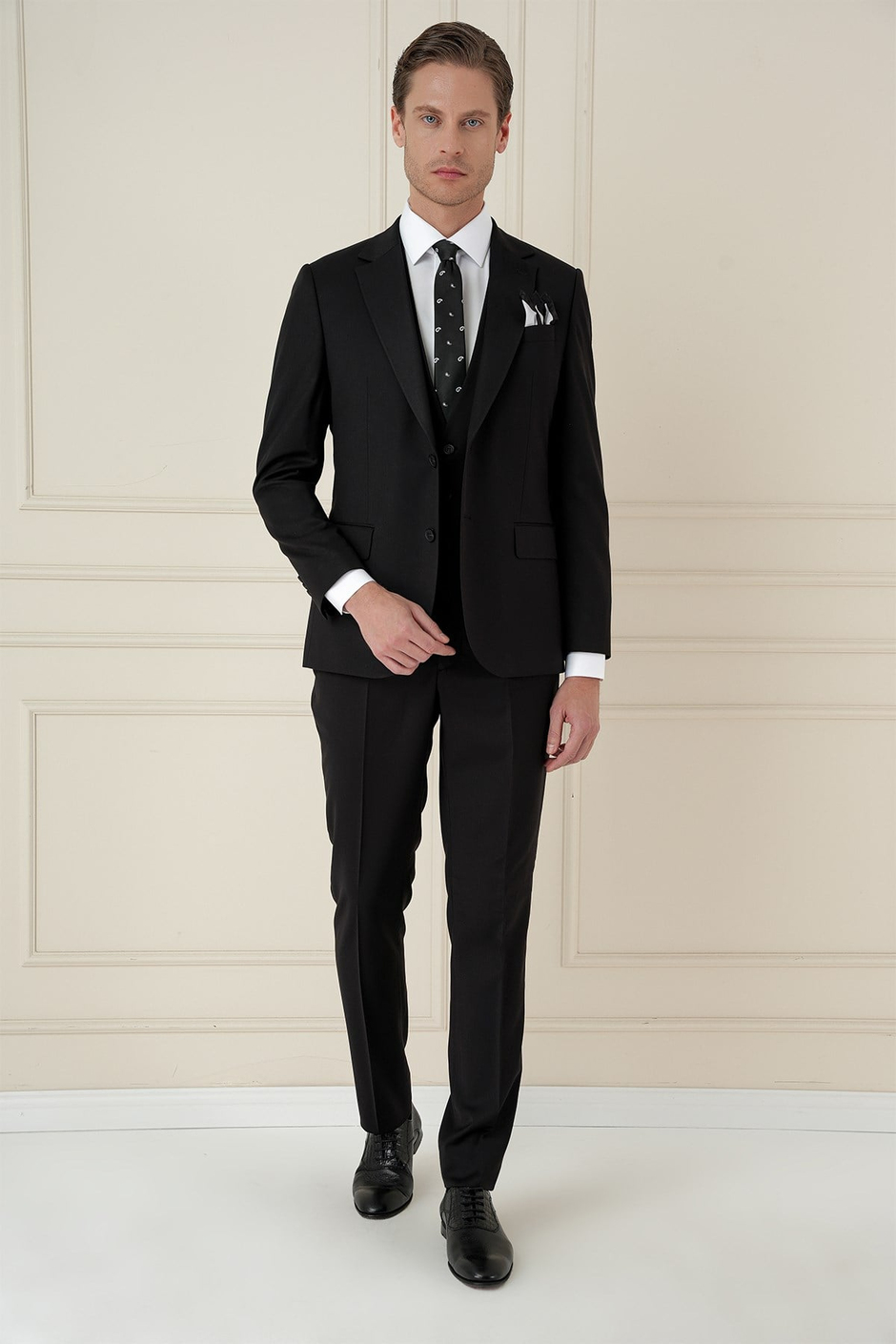 Slim Fit Çift Yırtmaç Doku Desenli Siyah Yelekli Takım Elbise TK 908