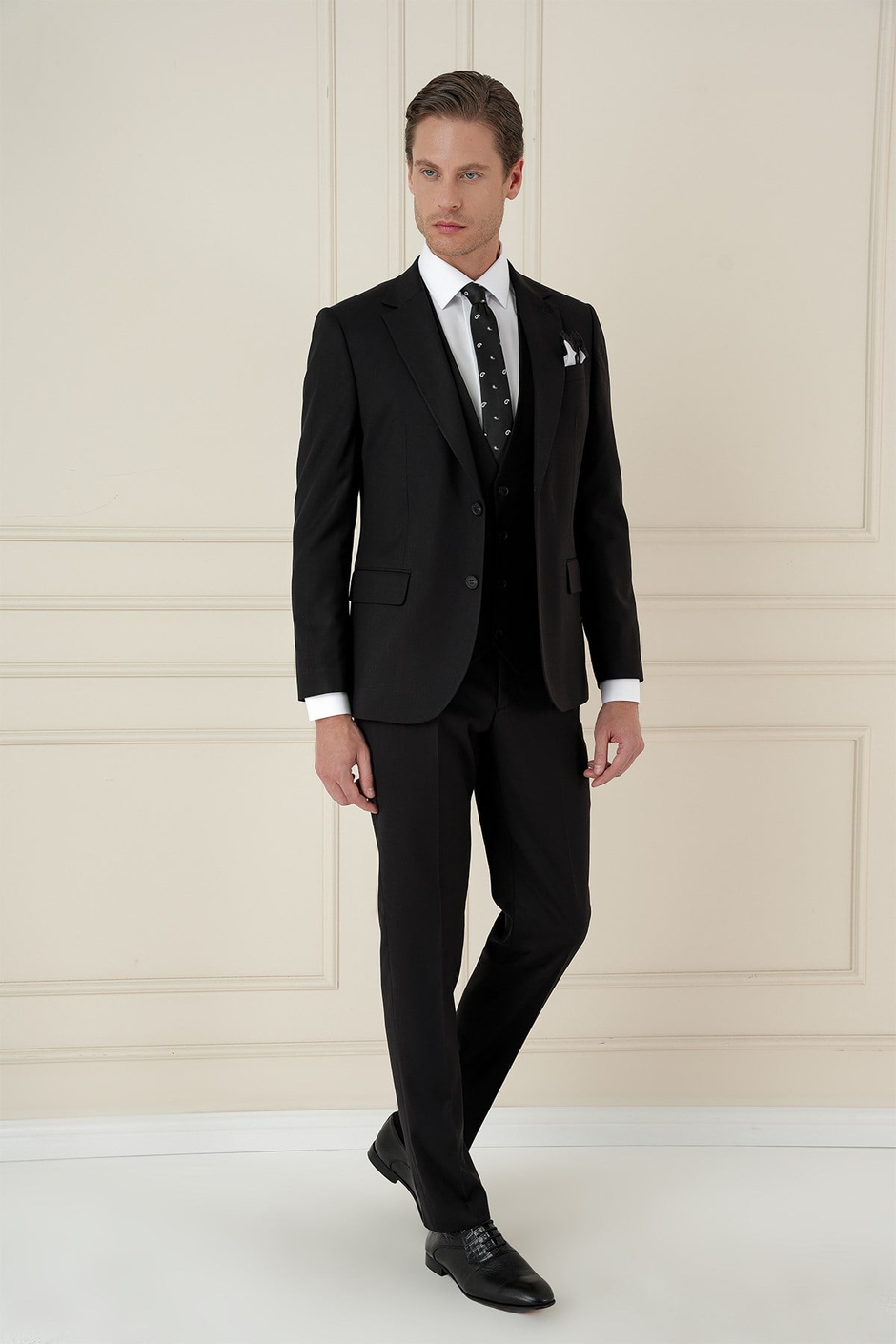 Slim Fit Çift Yırtmaç Doku Desenli Siyah Yelekli Takım Elbise TK 908