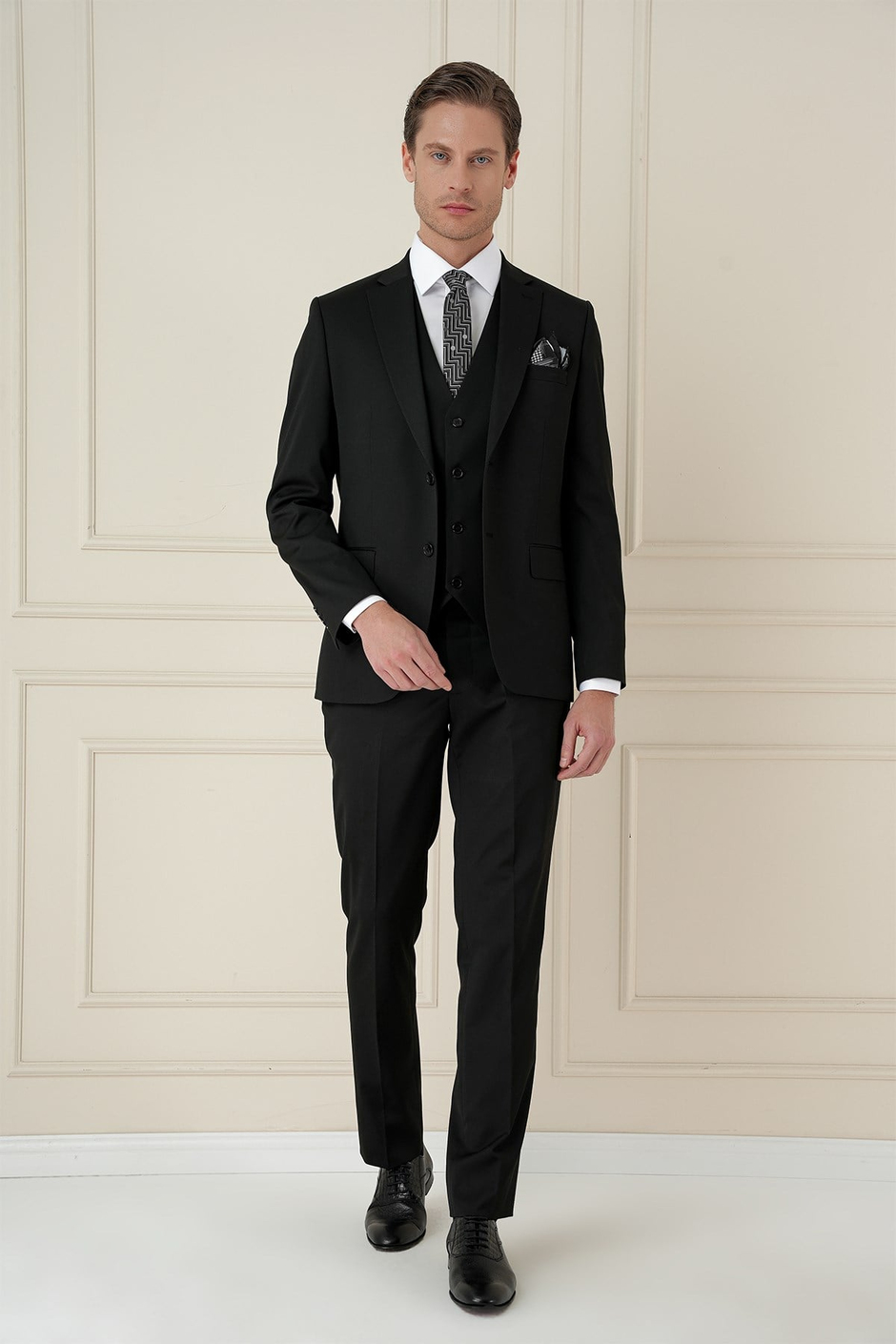 Slim Fit Çift Yırtmaç Düz Siyah Klasik Takım Elbise TK 913