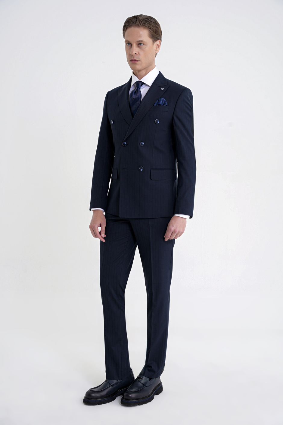 Slim Fit Çift Yırtmaç Esnek Silik Çizgili Lacivert Kruvaze Takım Elbise TK 946