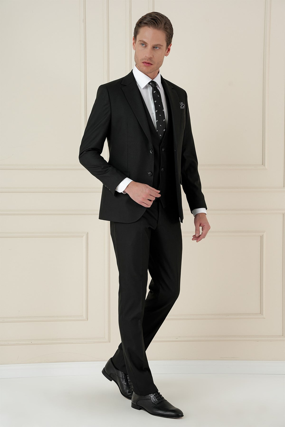 Slim Fit Çift Yırtmaç Kazayağı Dokulu Siyah Yelekli Takım Elbise TK 910