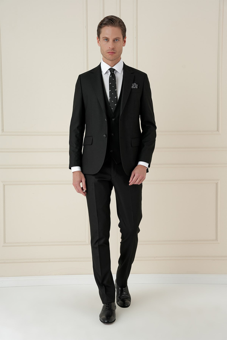 Slim Fit Çift Yırtmaç Kazayağı Dokulu Siyah Yelekli Takım Elbise TK 910