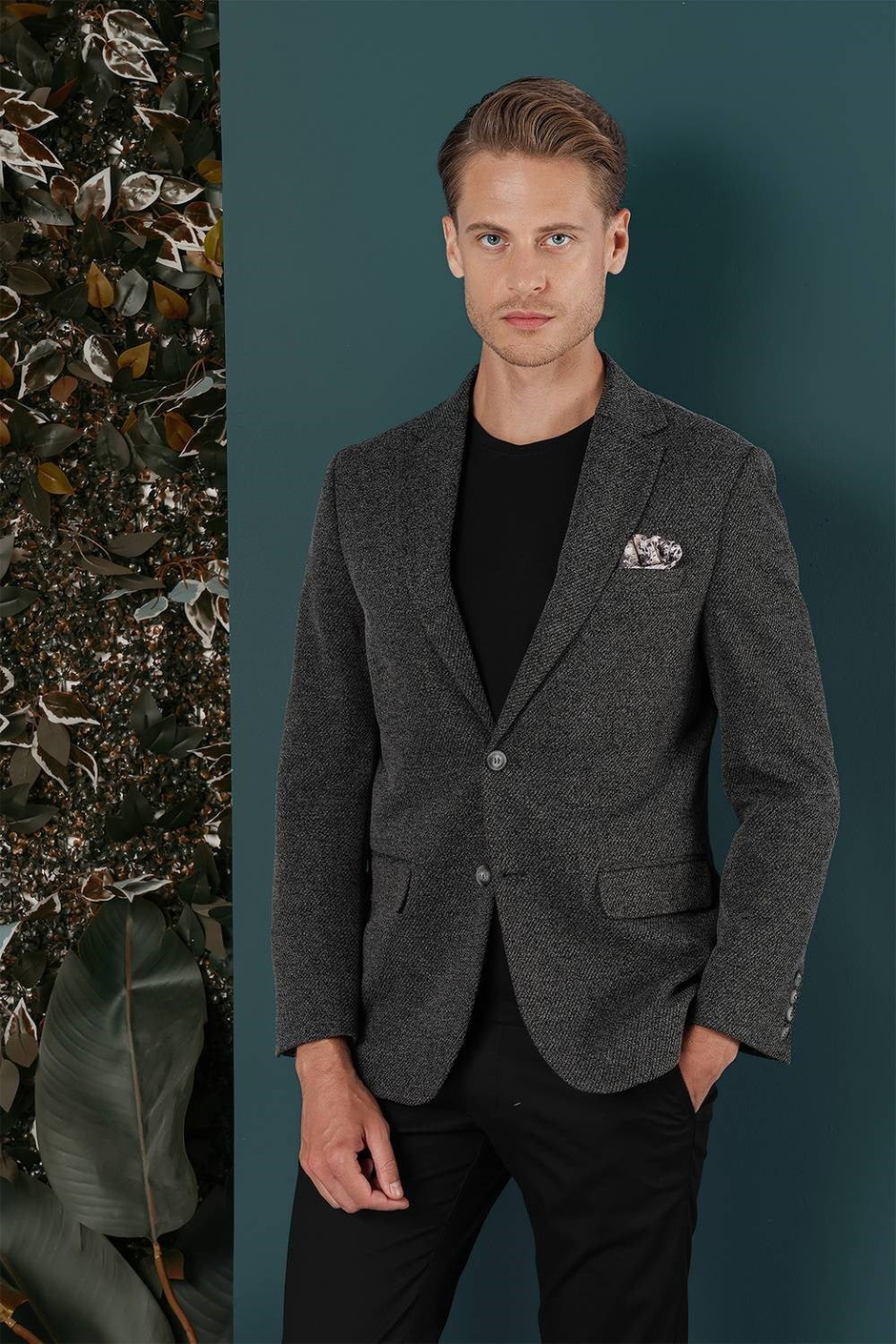 Slim Fit Çift Yırtmaç Kırçıllı Dokuma Esnek Yünlü Siyah Ceket C 653