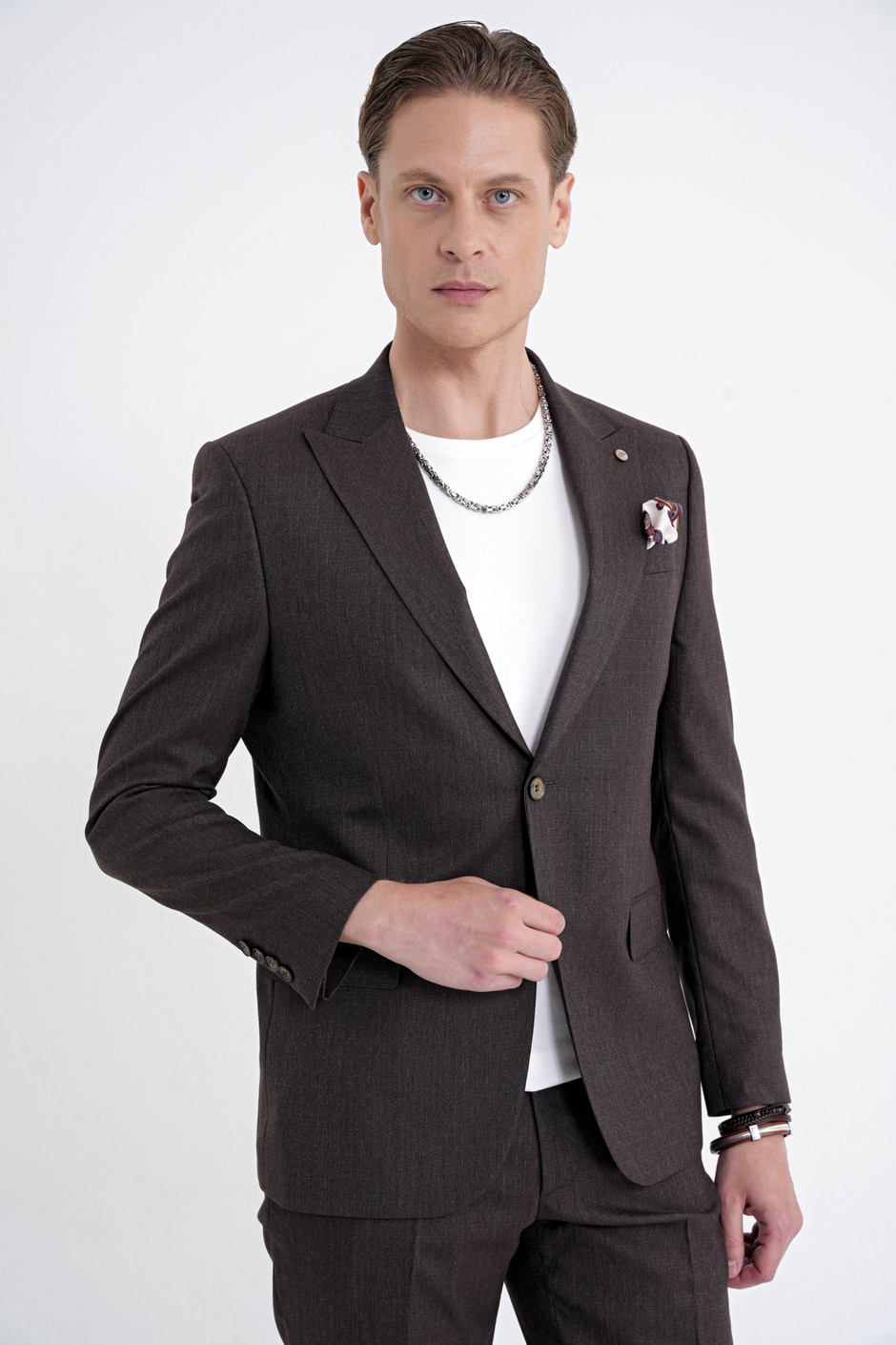 Slim Fit Çift Yırtmaç Sivri Yaka Esnek Kahverengi  Klasik Takım Elbise TK 939