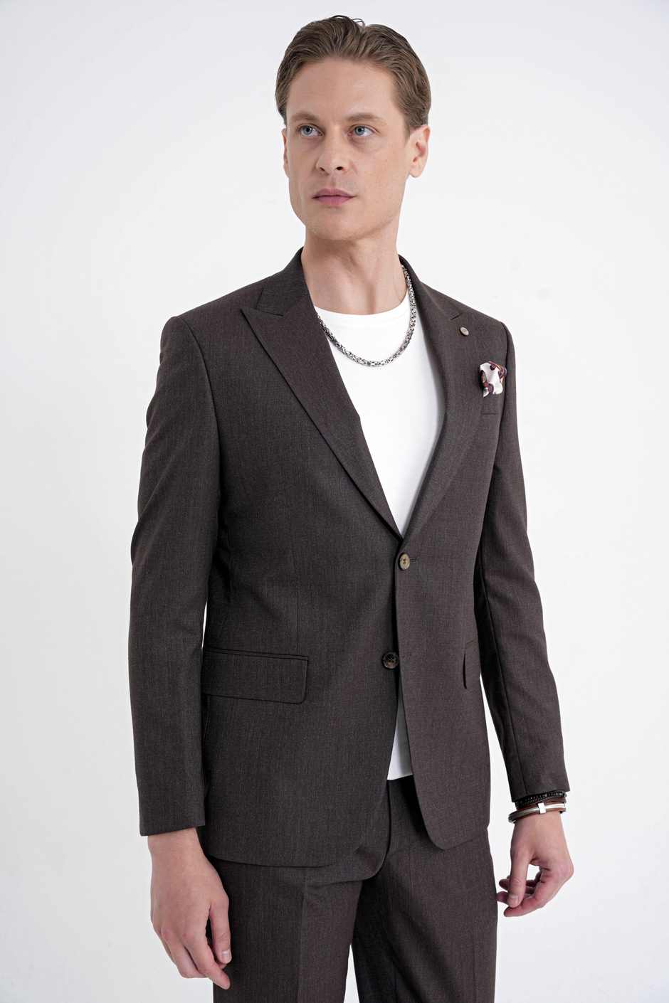 Slim Fit Çift Yırtmaç Sivri Yaka Esnek Kahverengi  Klasik Takım Elbise TK 939