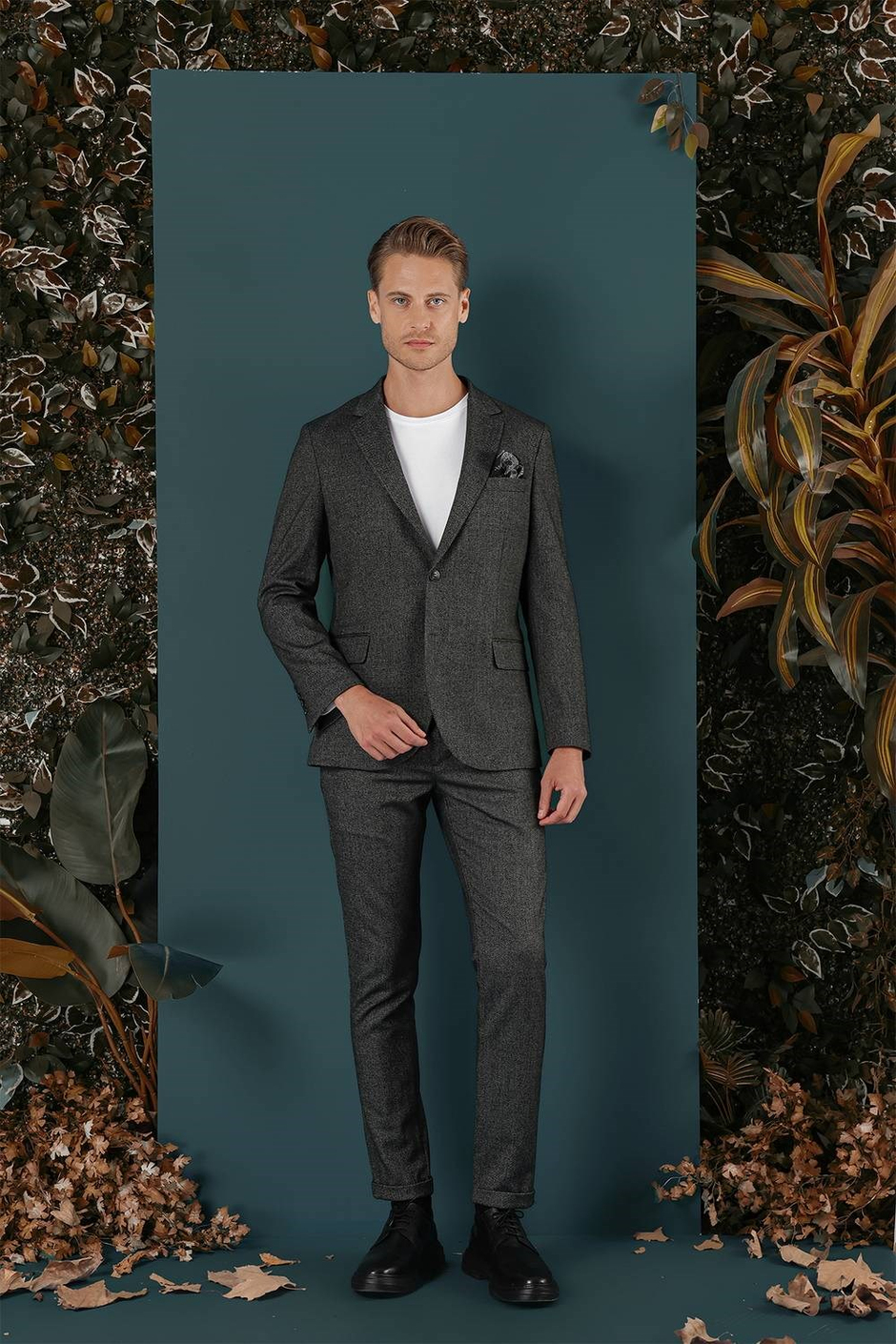 Slim Fit Çift Yırtmaç Yünlü Kırçıllı Dokuma Siyah Ceket C 658