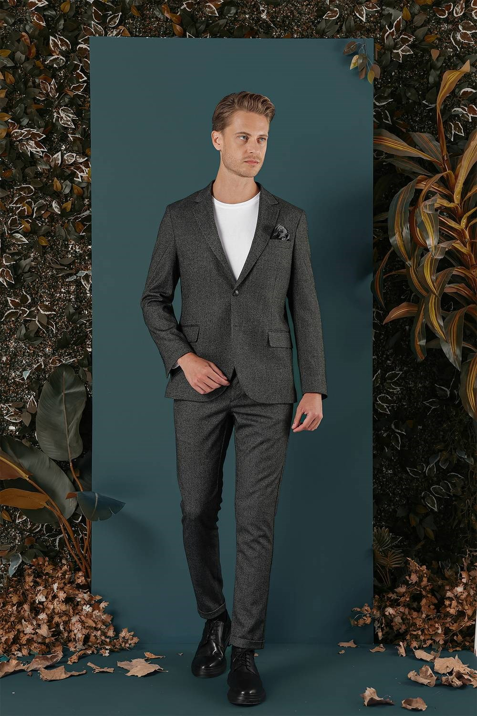 Slim Fit Çift Yırtmaç Yünlü Kırçıllı Dokuma Siyah Ceket C 658