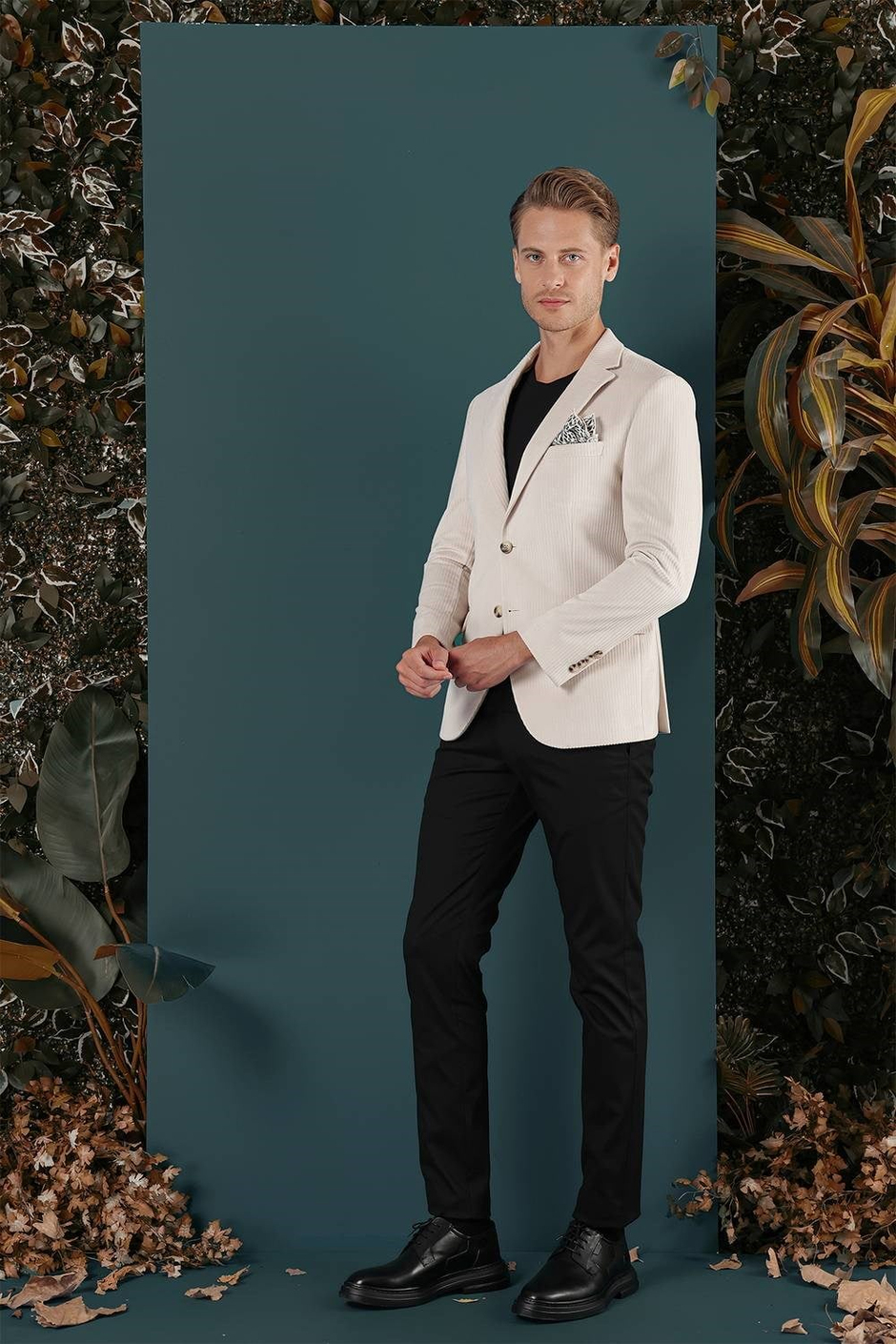 Slim Fit Çift Yırtmaçlı Mono Yaka Taş Kadife Ceket C 651