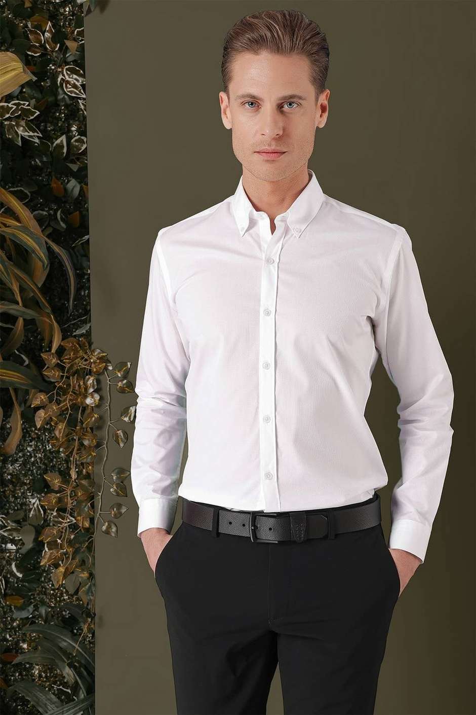Slim Fit Dokulu %100 Pamuk Yaka Düğmeli Beyaz Gömlek GK 706