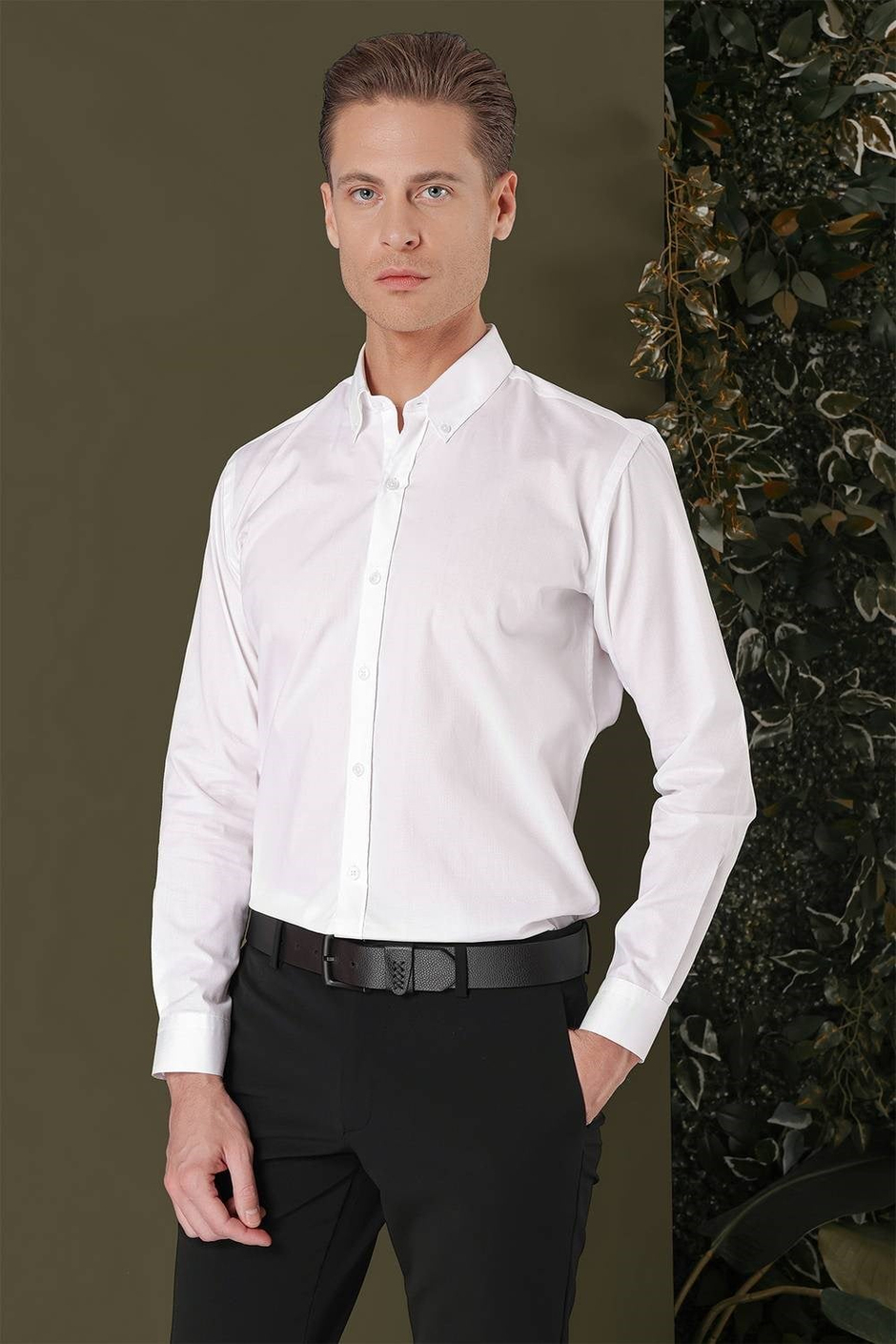 Slim Fit Dokulu %100 Pamuk Yaka Düğmeli Beyaz Gömlek GK 706