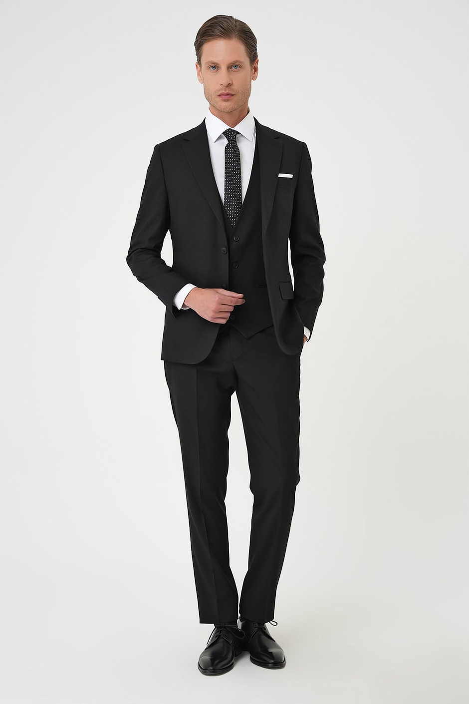 Slim Fit Dokulu Çift Yırtmaç Yelekli Klasik Siyah Takım Elbise Tk 898
