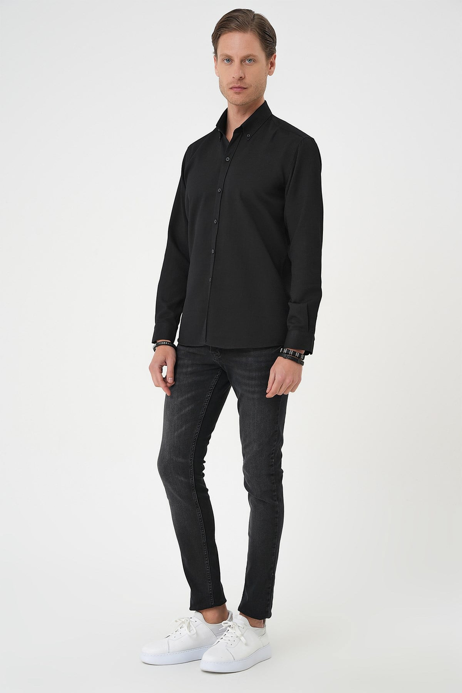 Slim Fit Dokulu Düğmeli Yaka Pamuklu Siyah Gömlek GK 739