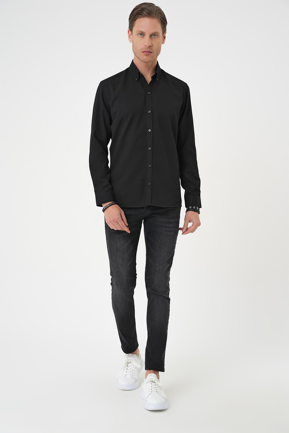 Slim Fit Dokulu Düğmeli Yaka Pamuklu Siyah Gömlek GK 739