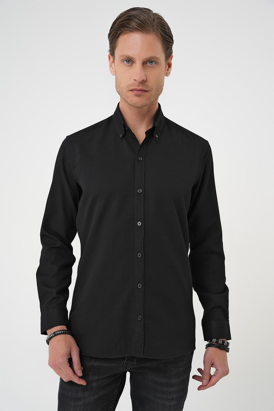 Slim Fit Dokulu Düğmeli Yaka Pamuklu Siyah Gömlek GK 739
